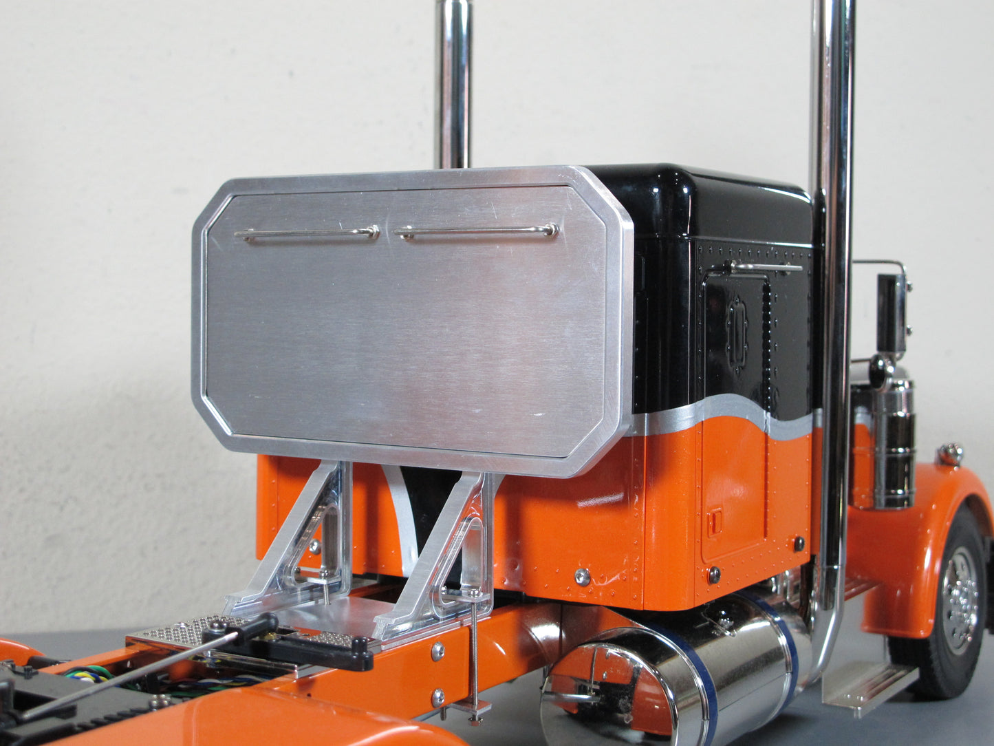 Aluminum "Toy" Rear Back Headache Rack Chassis Mount for Tamiya R/C 1/14 King Hauler Grand Hauler Knight Hauler Man Globeliner Aeromax Cascadia Actros Scania