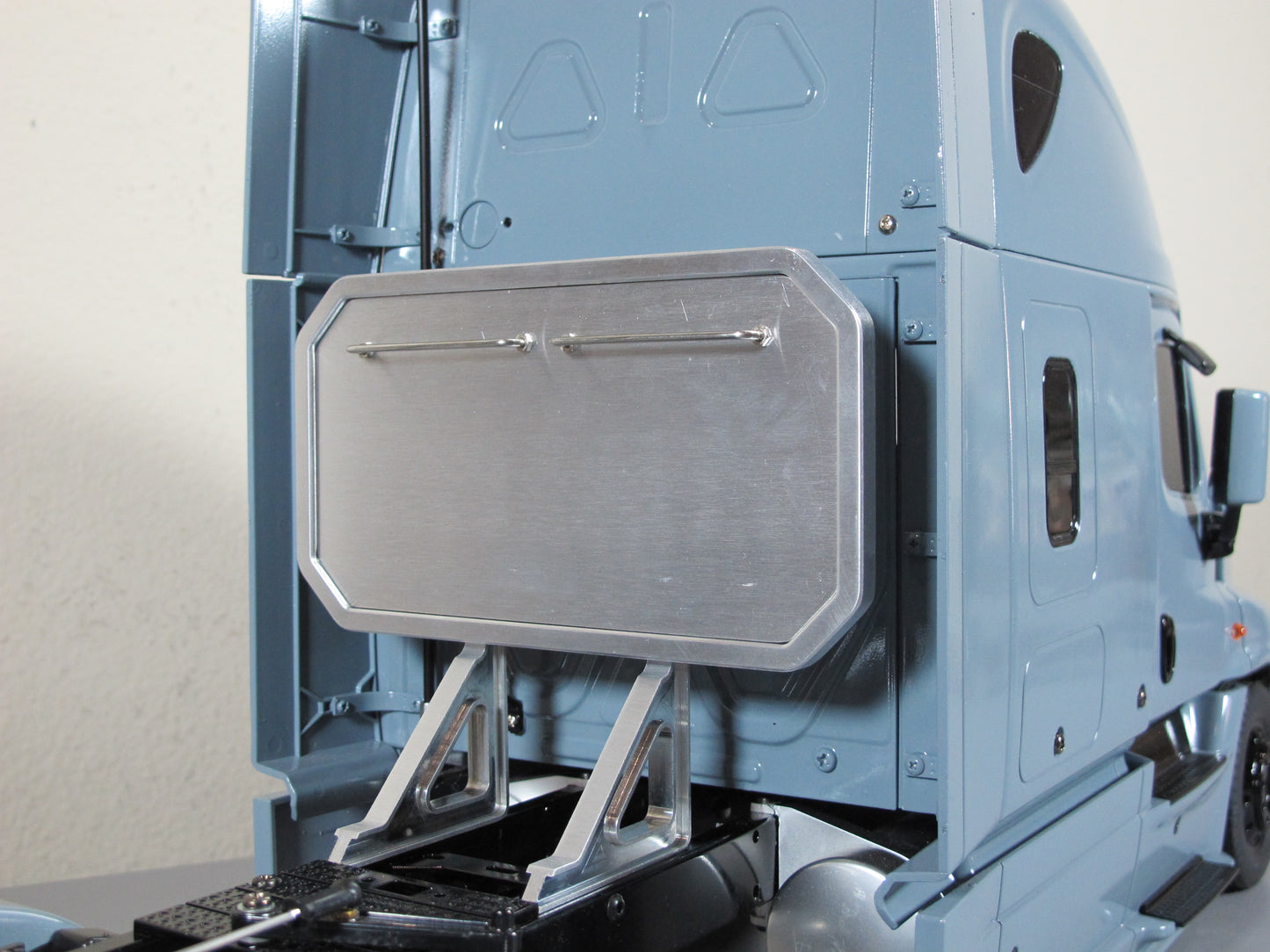 Aluminum "Toy" Rear Back Headache Rack Chassis Mount for Tamiya R/C 1/14 King Hauler Grand Hauler Knight Hauler Man Globeliner Aeromax Cascadia Actros Scania