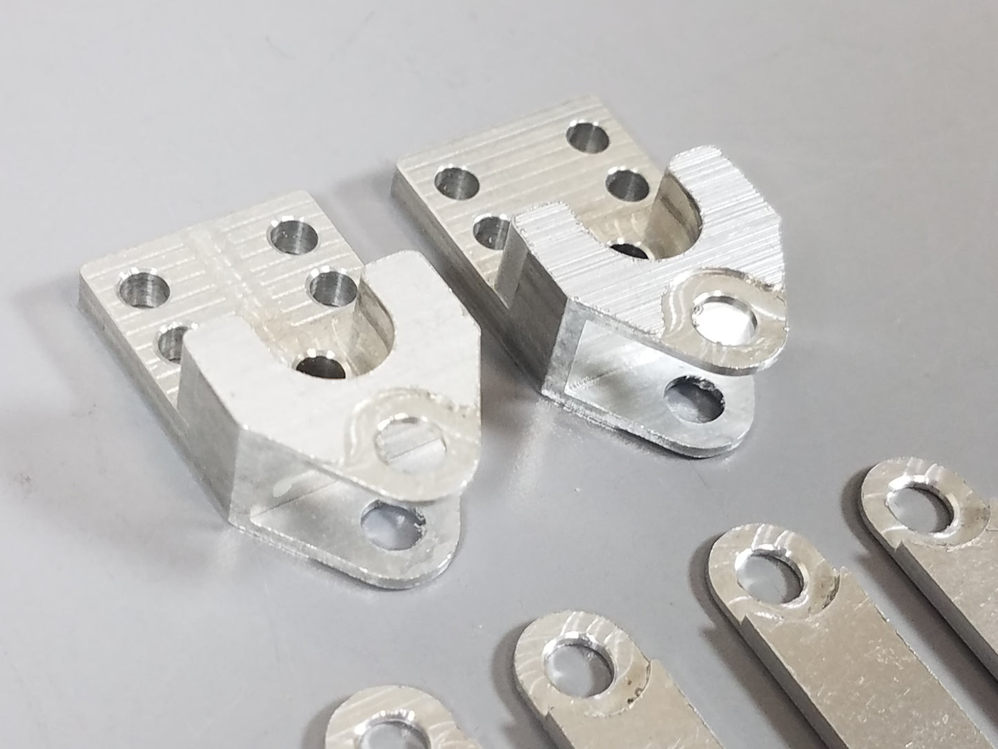 Leaf Spring Suspension Lift Adjustable Mount Shackles Bracket Tamiya 1/10 F350 Toyota Hilux Tundra