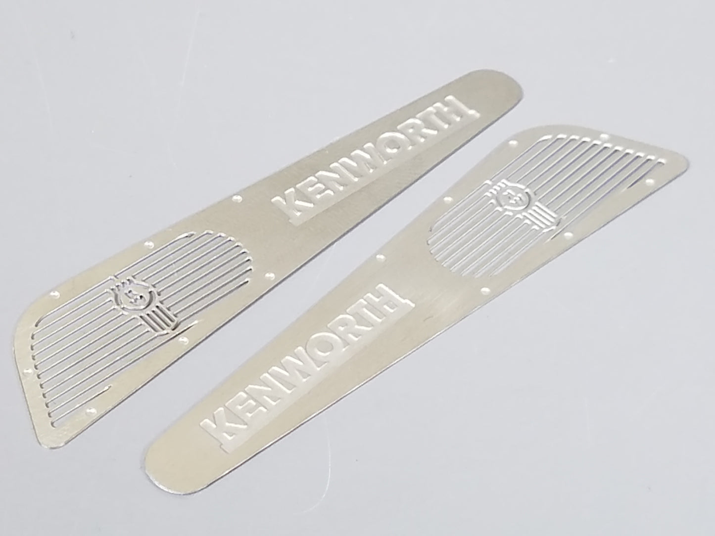 7.2cm Kenworth KW Pair Logo Emblem Plate for Tamiya Toy R/C 1/14 King Hauler Grand Hauler Knight Hauler Globeliner