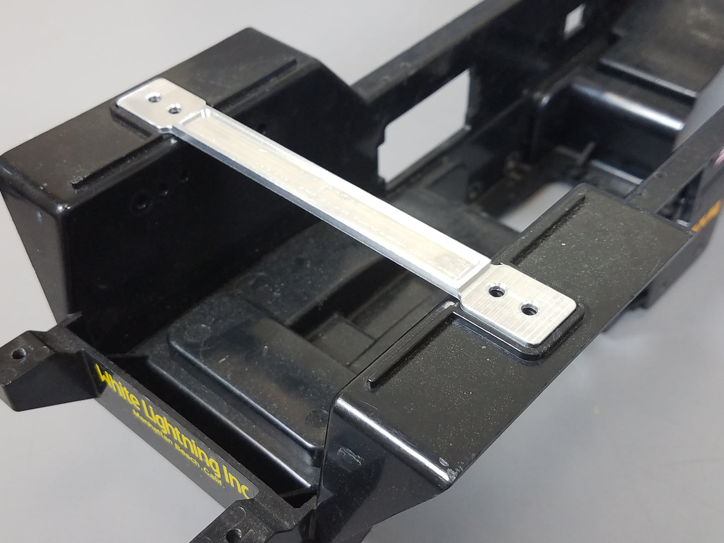 One Aluminum Body Chassis Upper Stay Mount Plate for Tamiya 1/10 R/C Bullhead Clodbuster A1