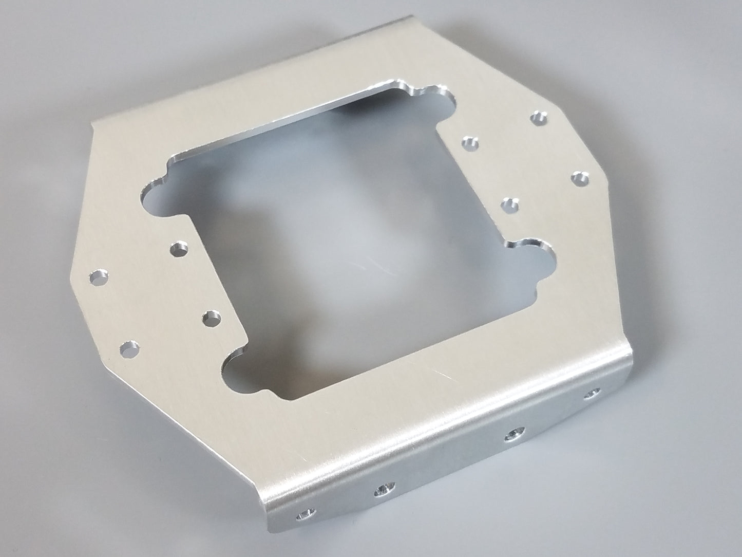Aluminum Stretch Wide Wheelbase Chassis Mount Plate Bracket for Tamiya R/C 1/10 Super Clodbuster Bullhead