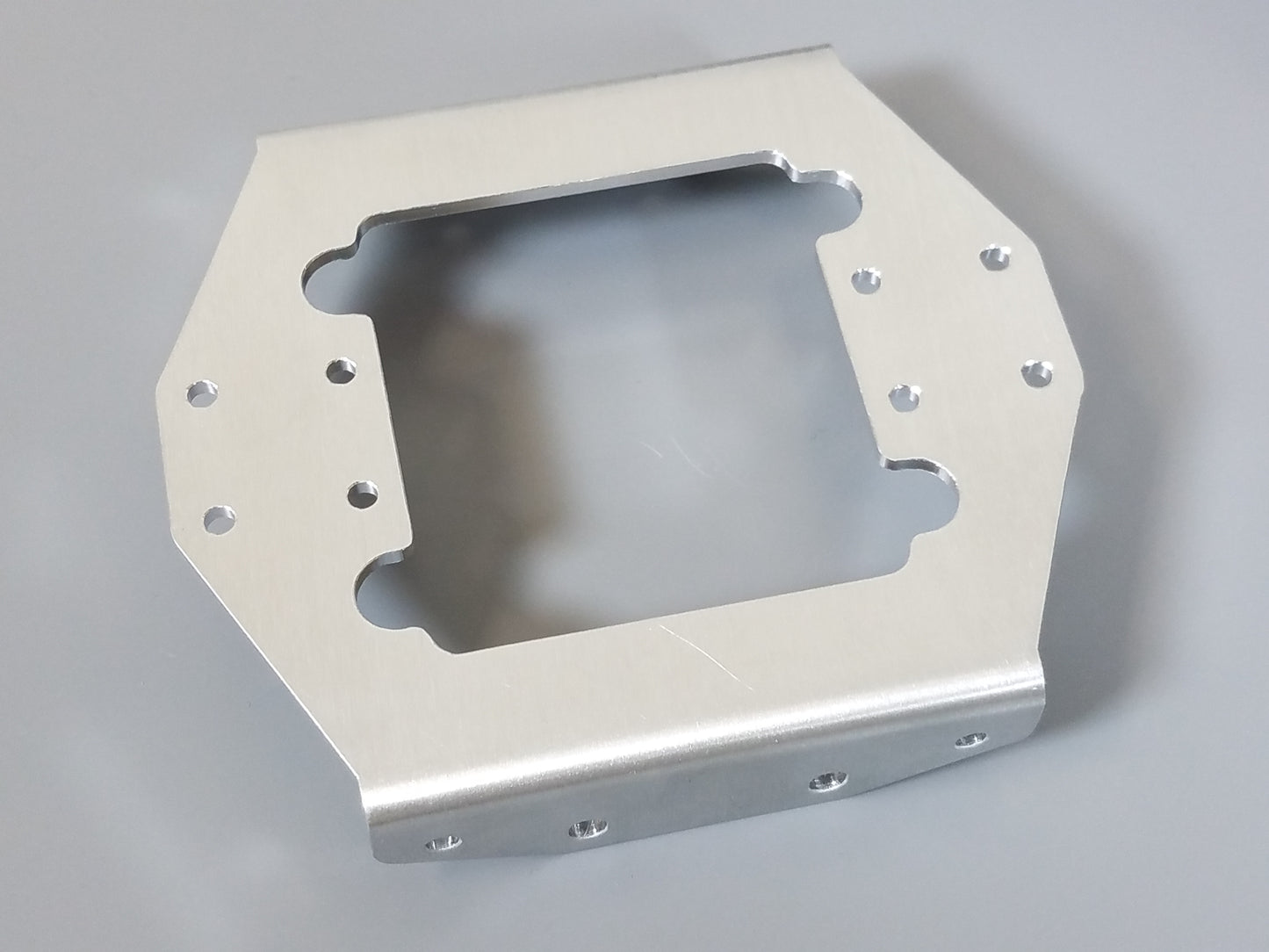 Aluminum Stretch Wide Wheelbase Chassis Mount Plate Bracket for Tamiya R/C 1/10 Super Clodbuster Bullhead