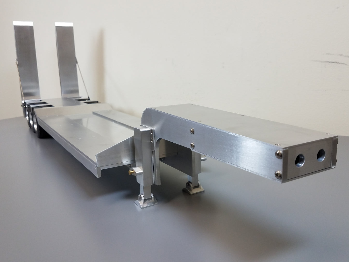 Toy R/C Aluminum Tamiya 1/14 Scale 3-Axle Low Boy Rider Flatbed Deck with Ramp Trailer for King Hauler Knight Hauler Grand Hauler Scania Volvo Mercedes Aeromax Globeliner