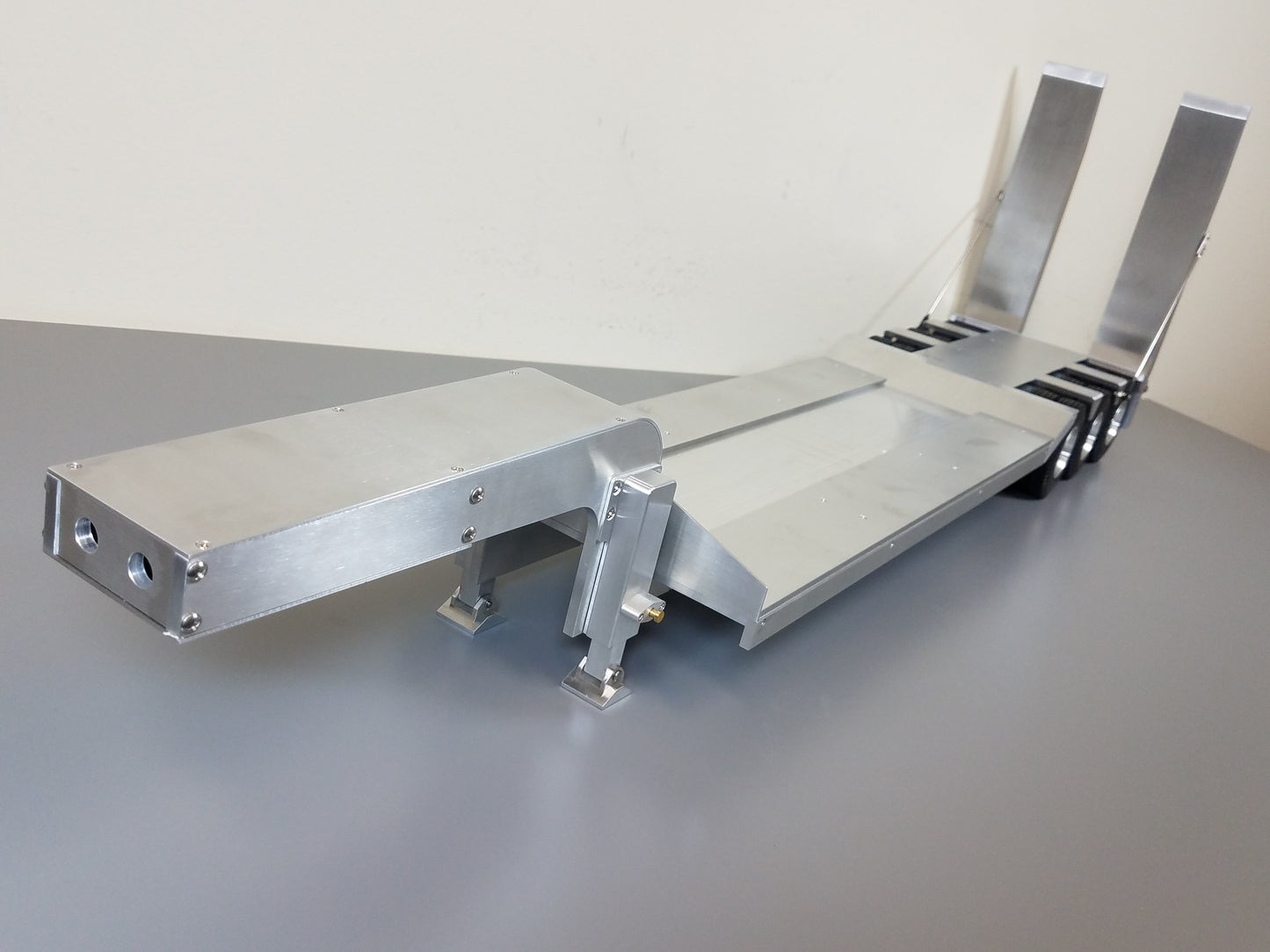 Toy R/C Aluminum Tamiya 1/14 Scale 3-Axle Low Boy Rider Flatbed Deck with Ramp Trailer for King Hauler Knight Hauler Grand Hauler Scania Volvo Mercedes Aeromax Globeliner