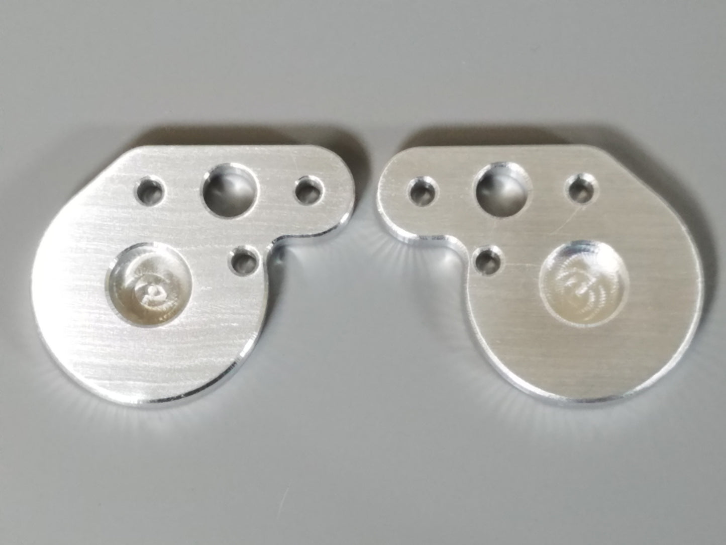 Pair Aluminum Rear Control Arm Support Mounting Bracket Mount for Tamiya 1/10 Monster Beetle Blackfoot Frog