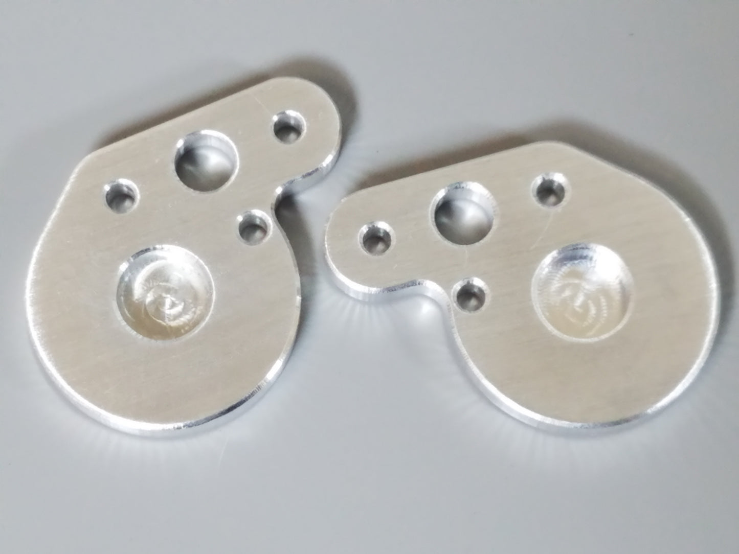Pair Aluminum Rear Control Arm Support Mounting Bracket Mount for Tamiya 1/10 Monster Beetle Blackfoot Frog