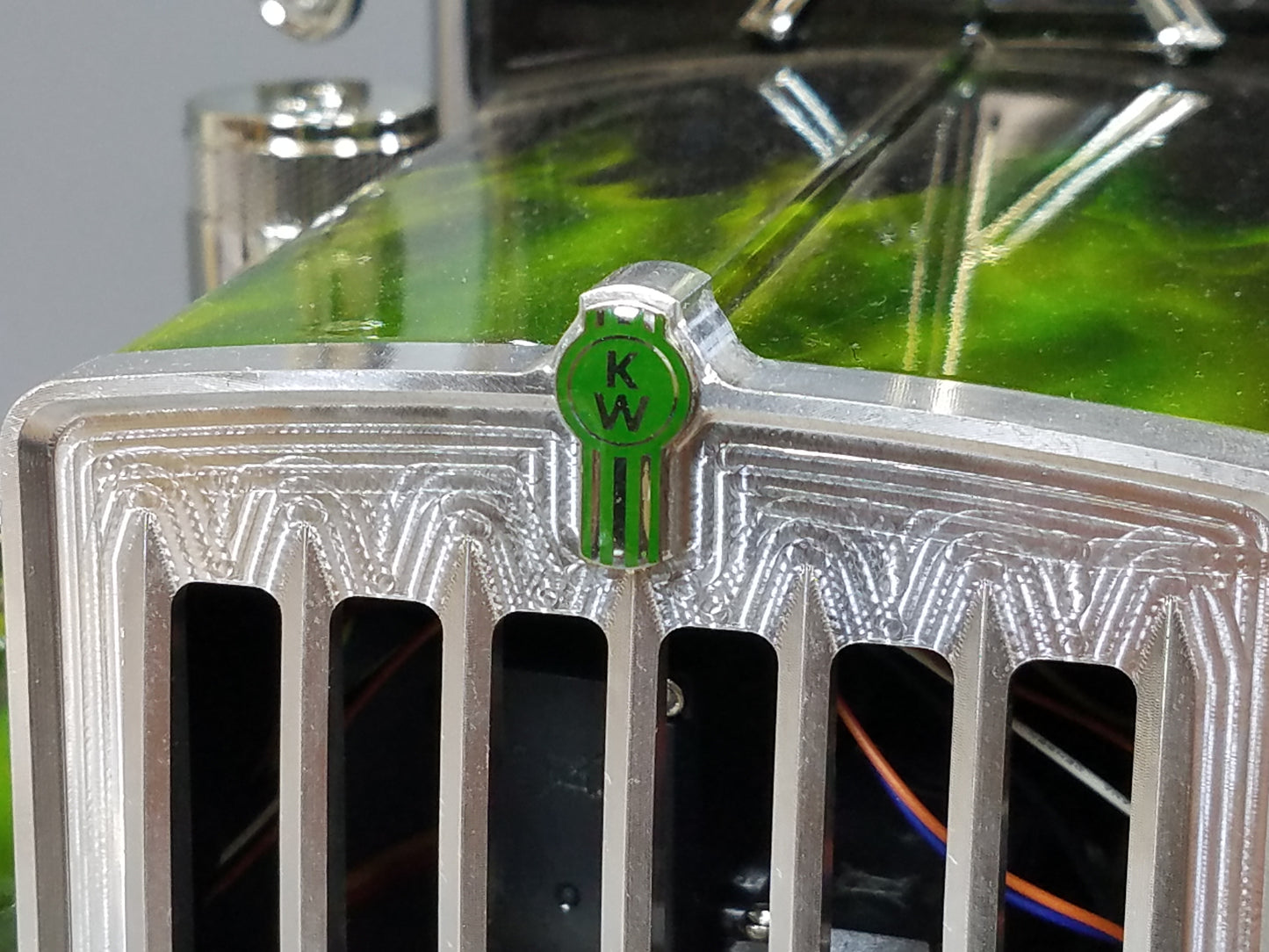 Aluminum Front Grill + 1.7cm KW Green Logo Emblem for Tamiya R/C 1/14 King Hauler Grand Hauler