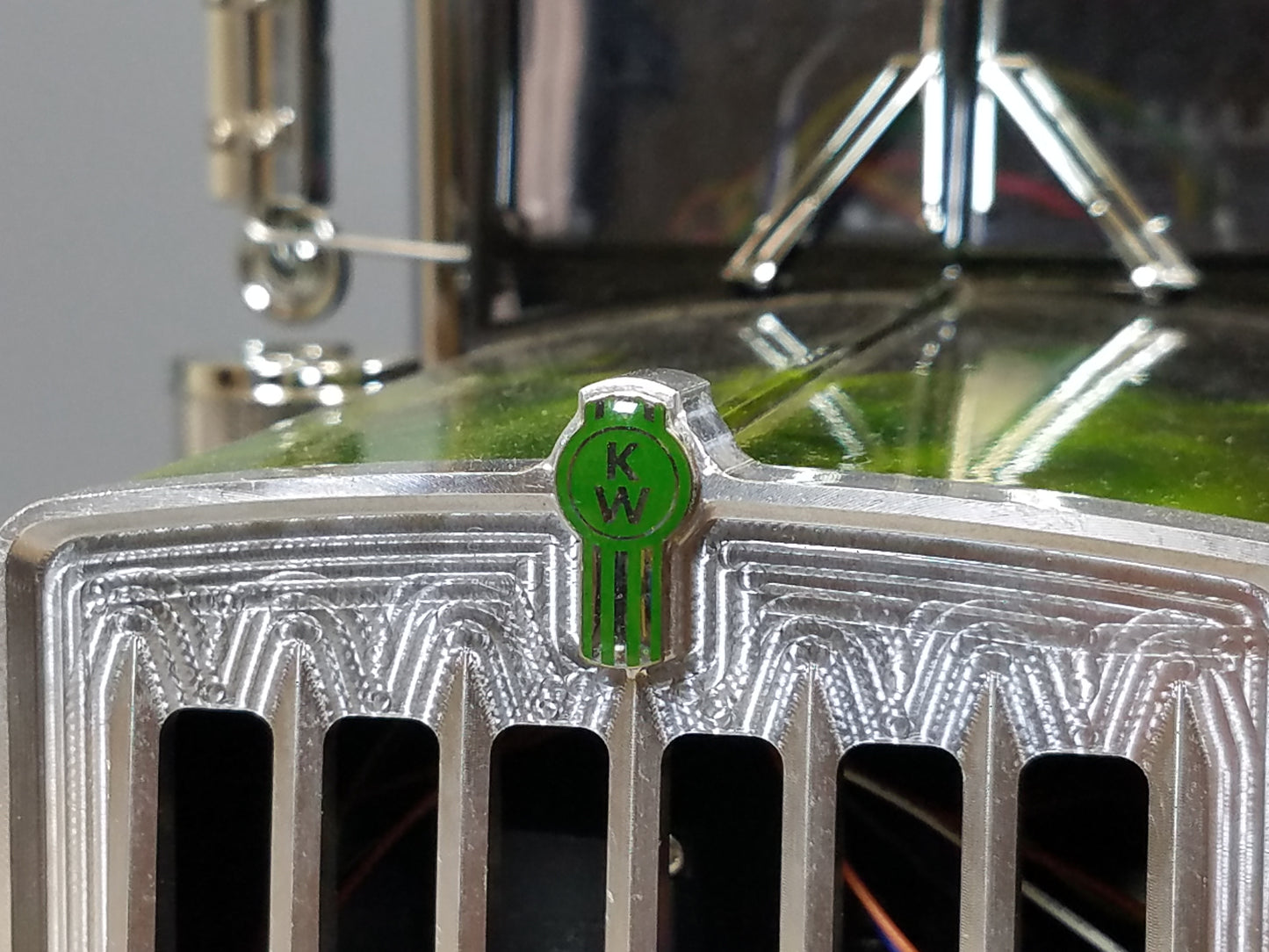 Aluminum Front Grill + 1.7cm KW Green Logo Emblem for Tamiya R/C 1/14 King Hauler Grand Hauler