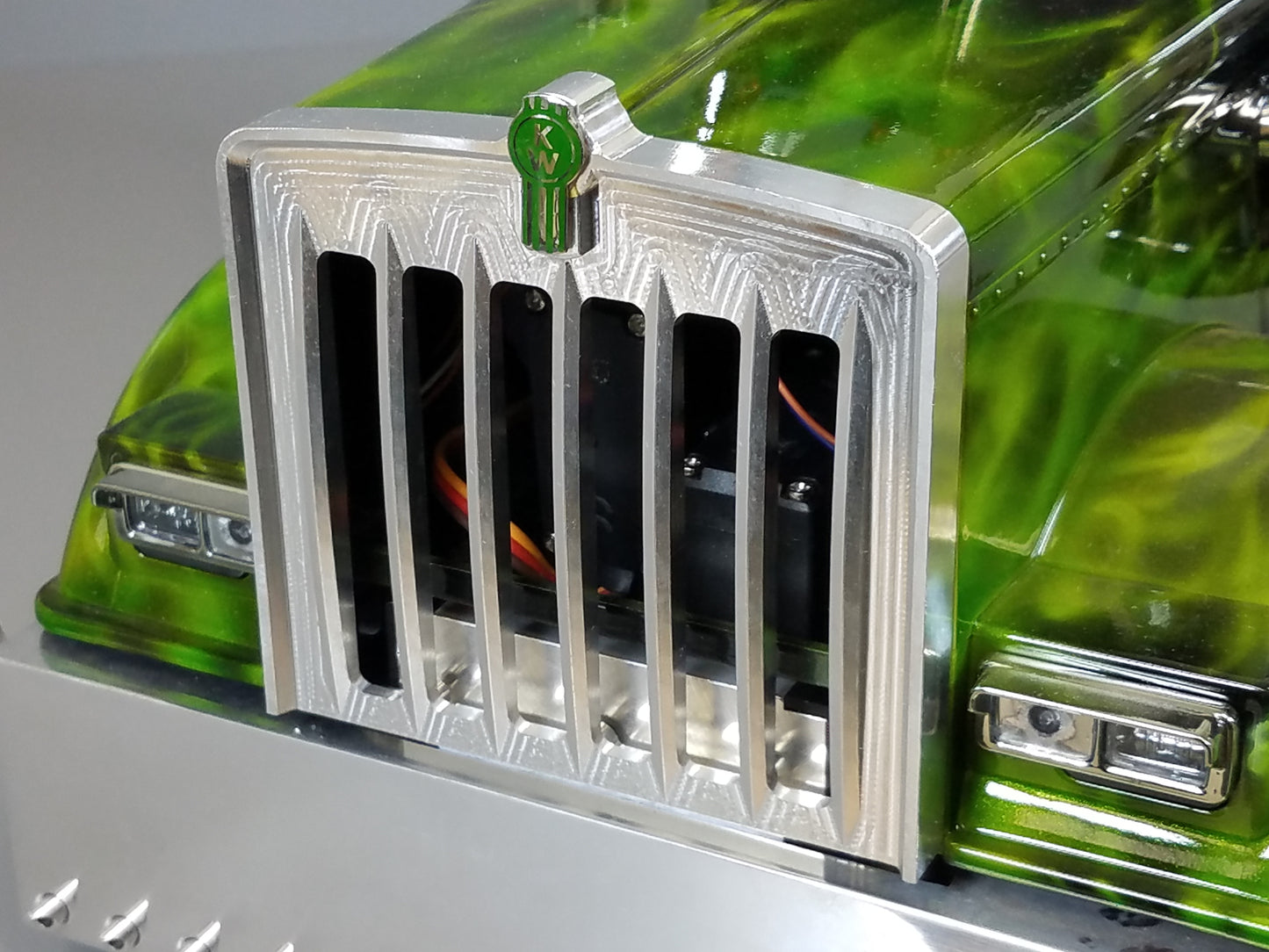 Aluminum Front Grill + 1.7cm KW Green Logo Emblem for Tamiya R/C 1/14 King Hauler Grand Hauler