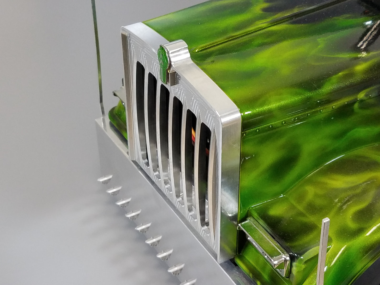 Aluminum Front Grill + 1.7cm KW Green Logo Emblem for Tamiya R/C 1/14 King Hauler Grand Hauler