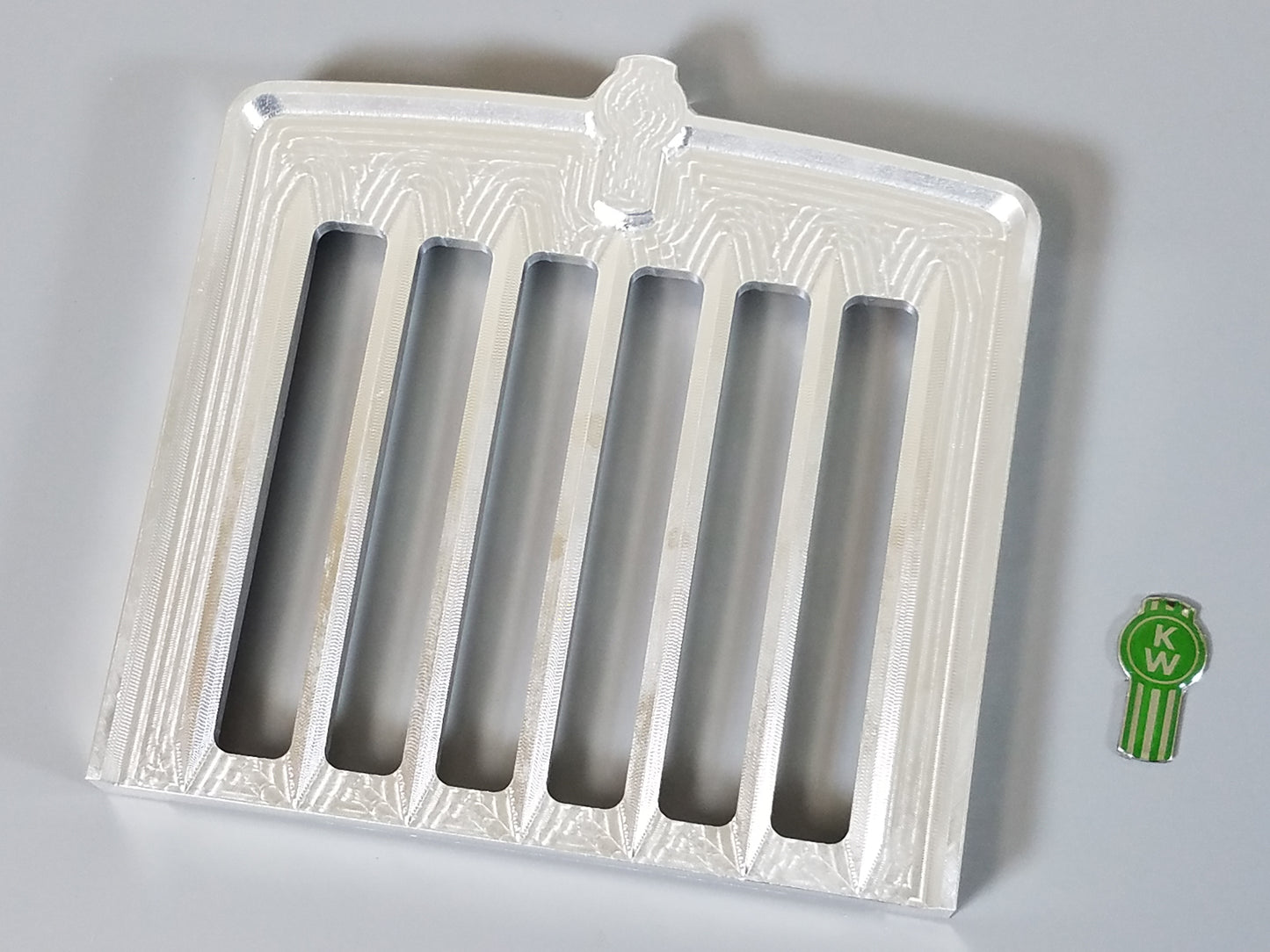 Aluminum Front Grill + 1.7cm KW Green Logo Emblem for Tamiya R/C 1/14 King Hauler Grand Hauler