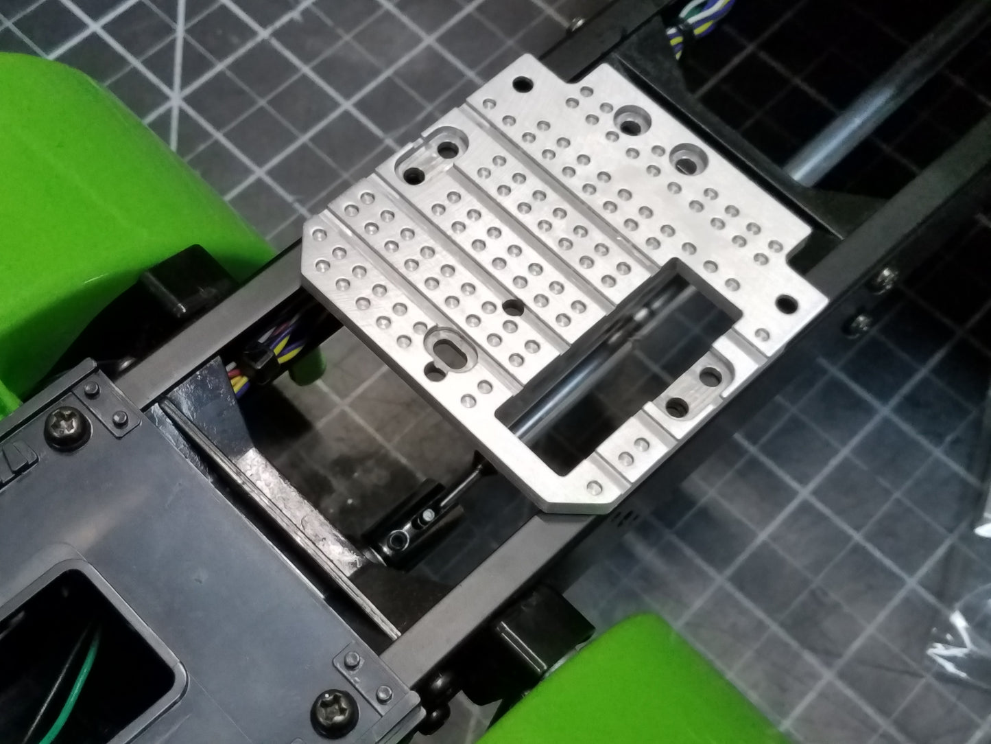 Aluminum Fifth Wheel Servo Release Stay Mounting Mount Plate for Tamiya 1/14 R/C King Hauler Grand Hauler Knight Hauler Globeliner Aeromax Scania Cascadia Actros