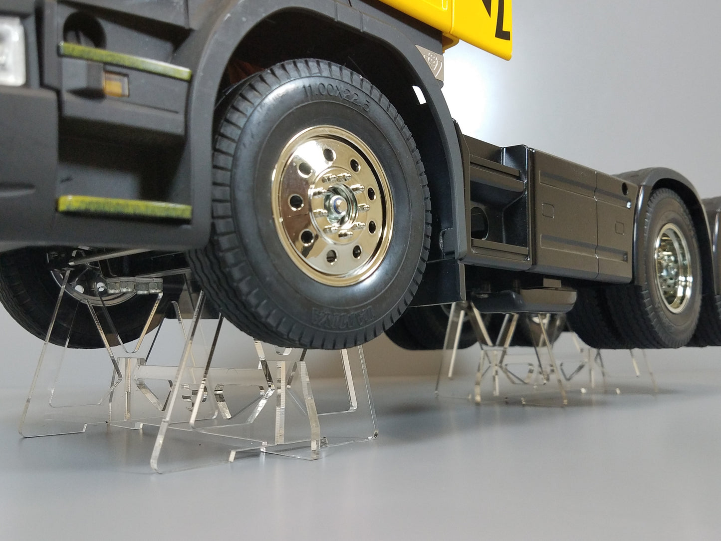 Acrylic Remote Control Toy Car Truck Display Stand for TAMIYA 1/14 R/C King Hauler Grand Hauler Knight Hauler Scania Globeliner