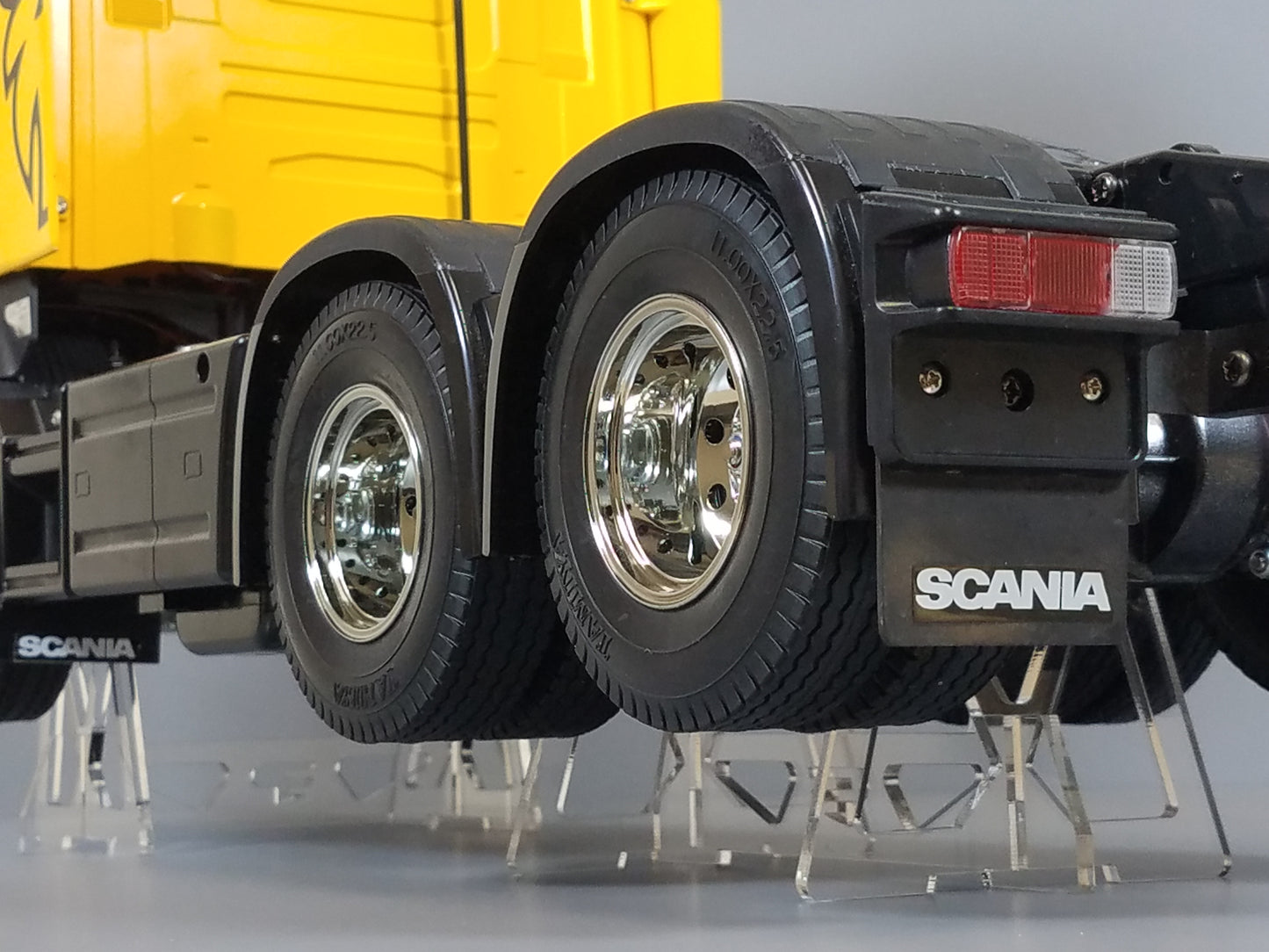 Acrylic Remote Control Toy Car Truck Display Stand for TAMIYA 1/14 R/C King Hauler Grand Hauler Knight Hauler Scania Globeliner