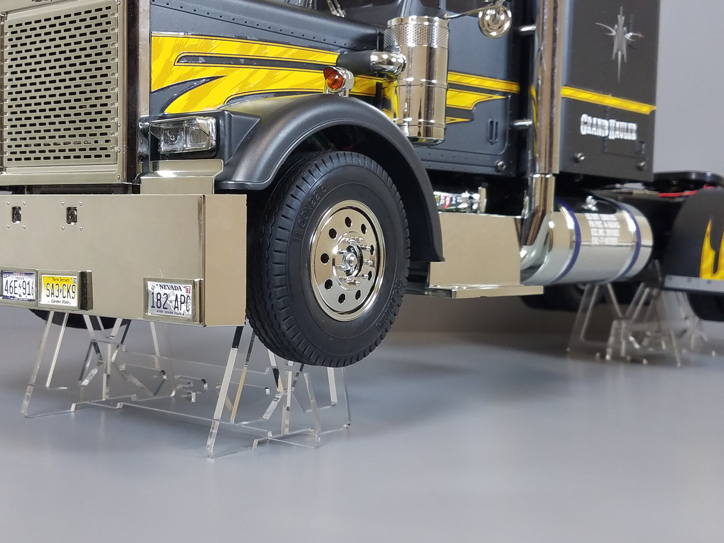 Acrylic Remote Control Toy Car Truck Display Stand for TAMIYA 1/14 R/C King Hauler Grand Hauler Knight Hauler Scania Globeliner