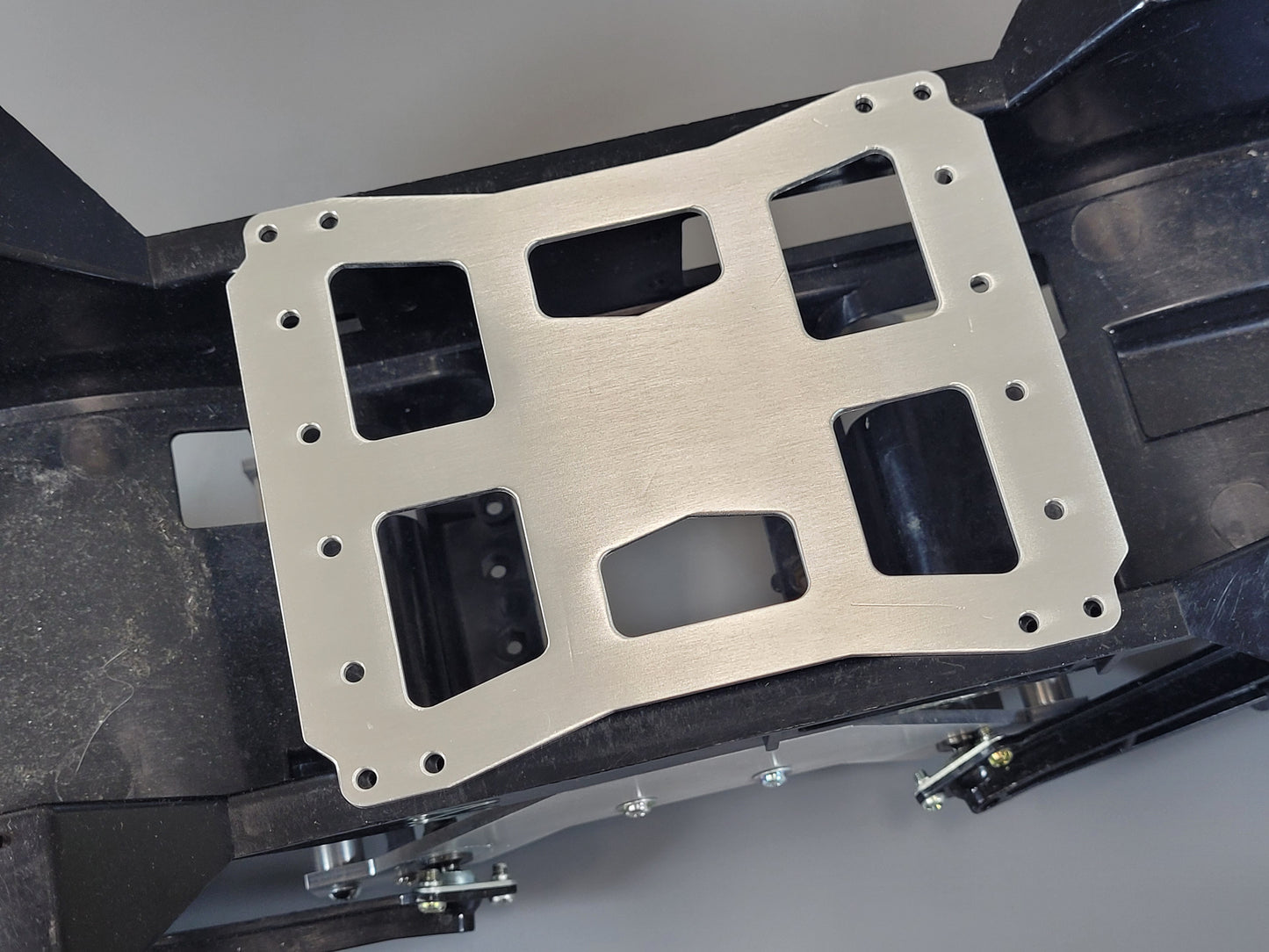 Aluminum Center Chassis Upper Deck Plate Mount for Tamiya R/C 1/10 Super Clodbuster Bullhead