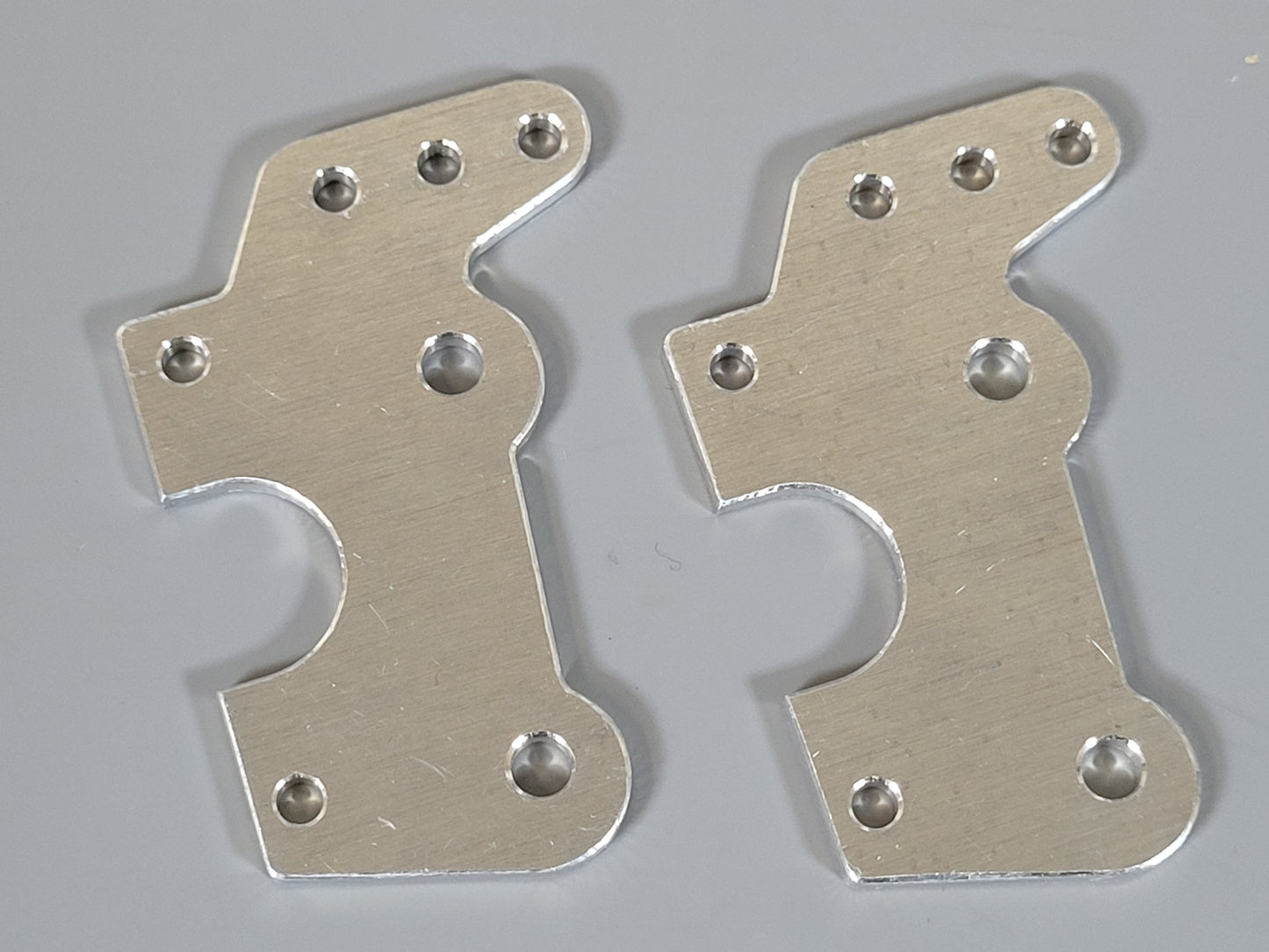 Pair Aluminum Relocate Axle Link Shock Control Arm Mount Bracket for Tamiya 1/10 Super Clodbuster Bullhead