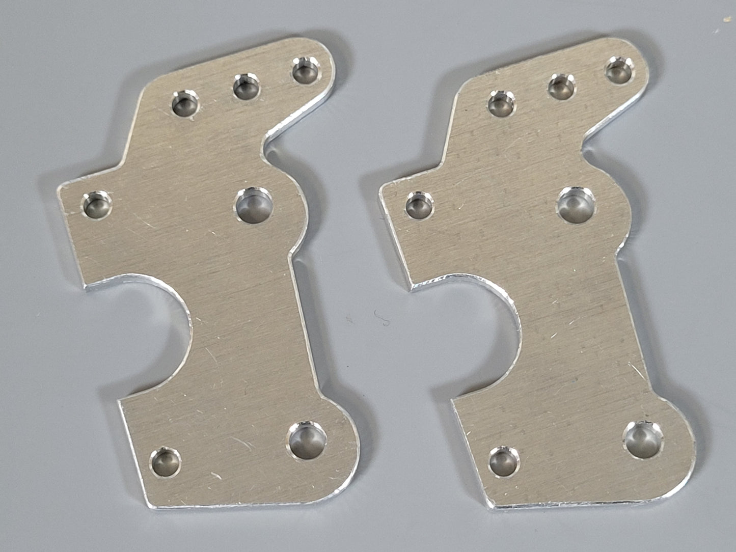 Pair Aluminum Relocate Axle Link Shock Control Arm Mount Bracket for Tamiya 1/10 Super Clodbuster Bullhead