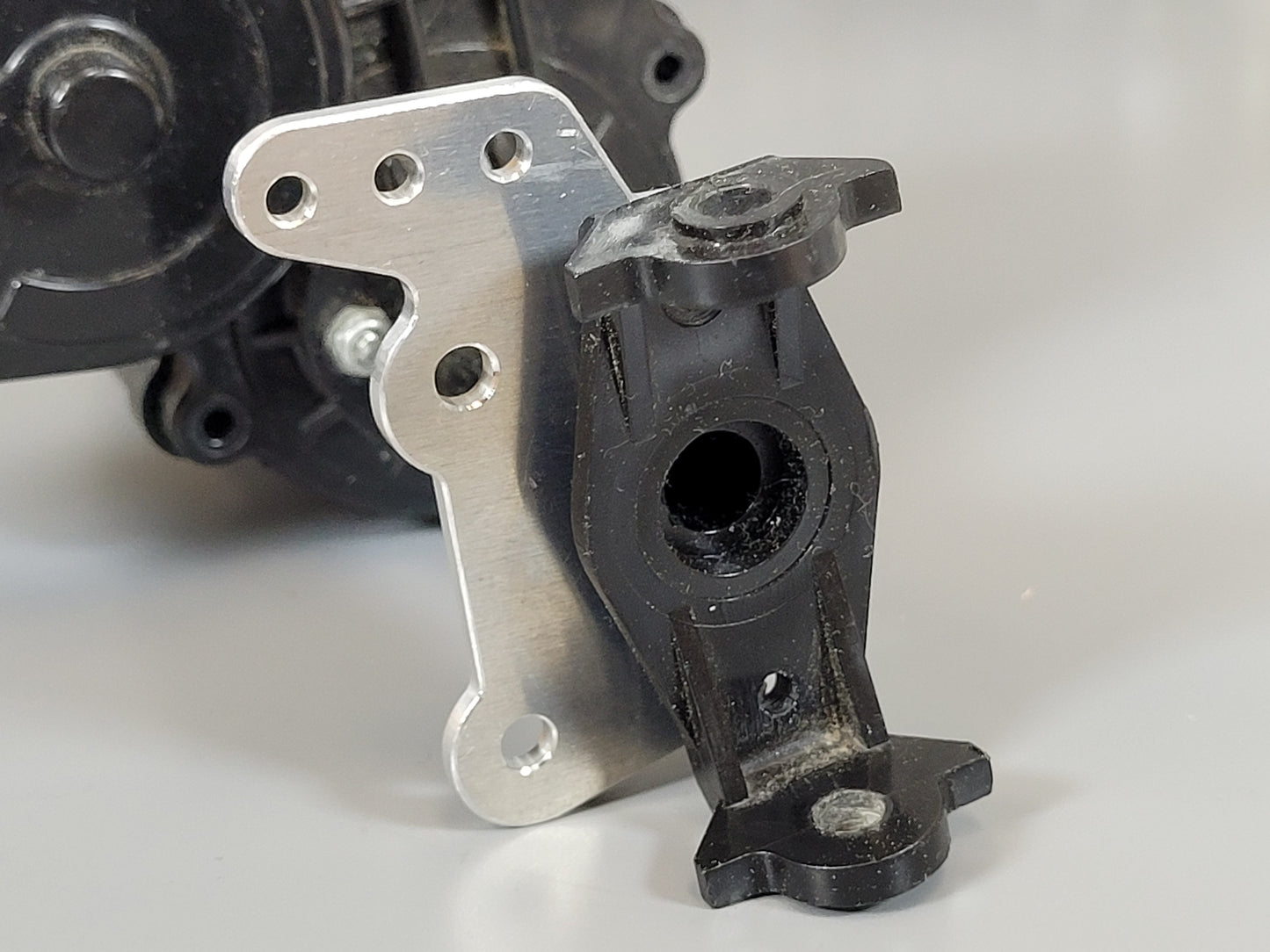 Pair Aluminum Relocate Axle Link Shock Control Arm Mount Bracket for Tamiya 1/10 Super Clodbuster Bullhead