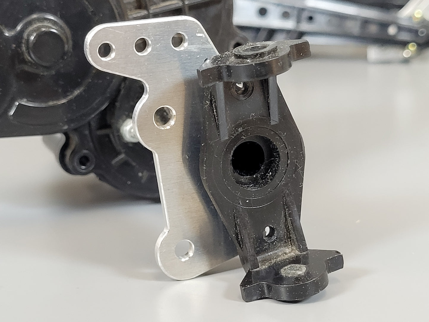 Pair Aluminum Relocate Axle Link Shock Control Arm Mount Bracket for Tamiya 1/10 Super Clodbuster Bullhead