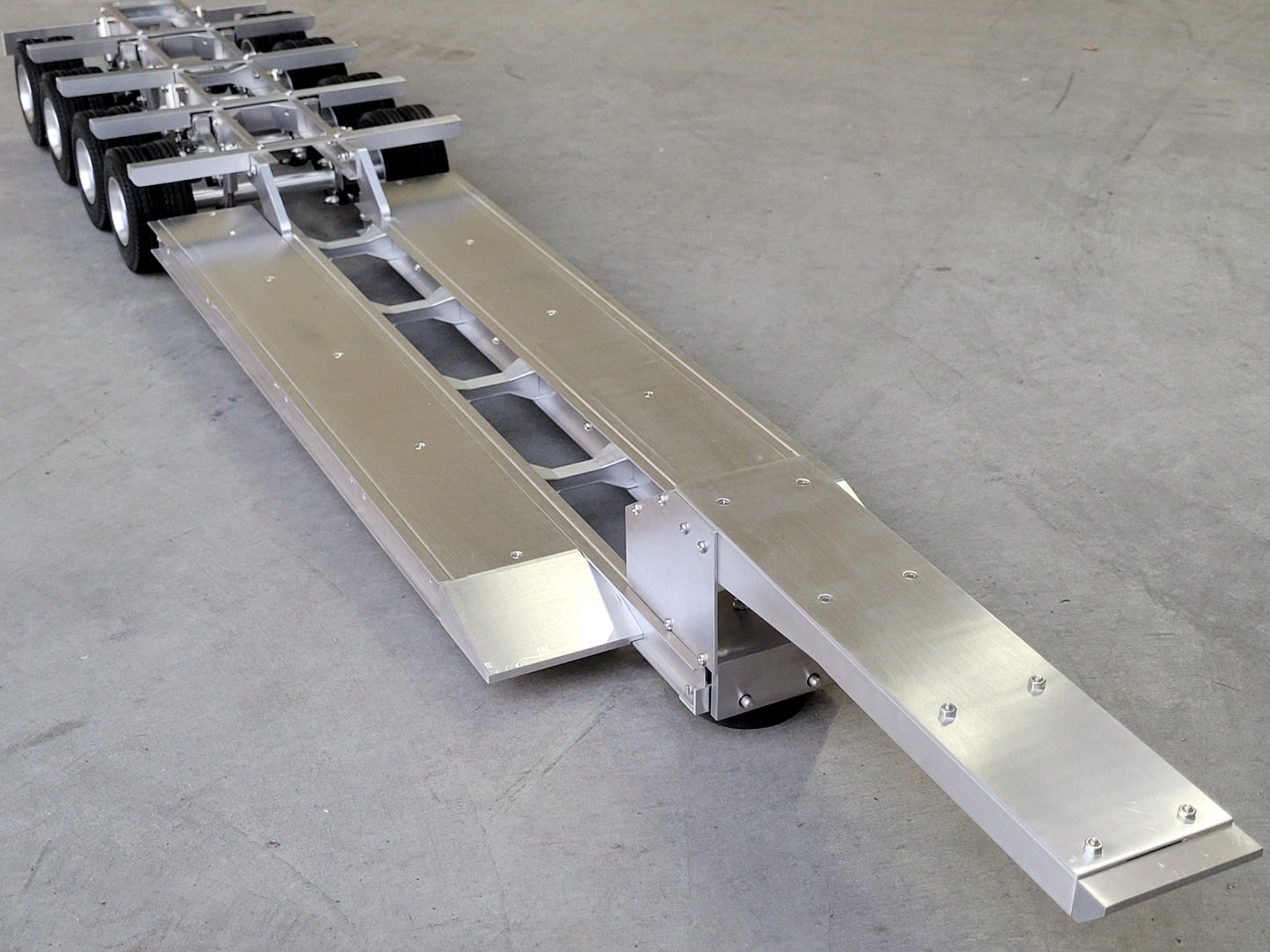 Aluminum Toy Goose Neck 4-Axles Flatbed Lower Deck Trailer for Tamiya 1/14 King Grand Knight Hauler Globeliner Cascadia Scania Aeromax  Arcos