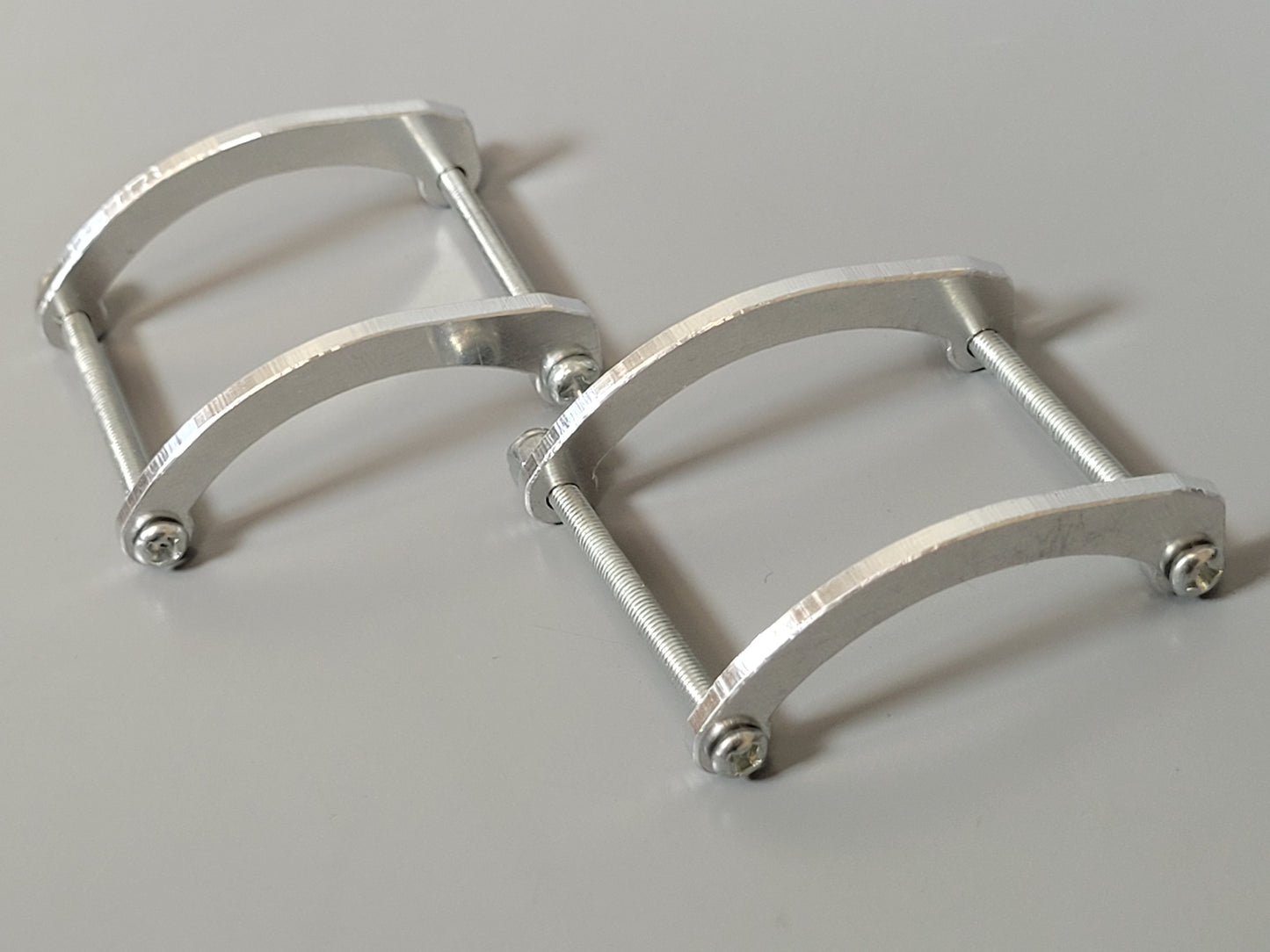 Pair Aluminum Axle Gear Box Bottom Protect Plate Bracket for Tamiya R/C 1/10 Super Clodbuster Bullhead