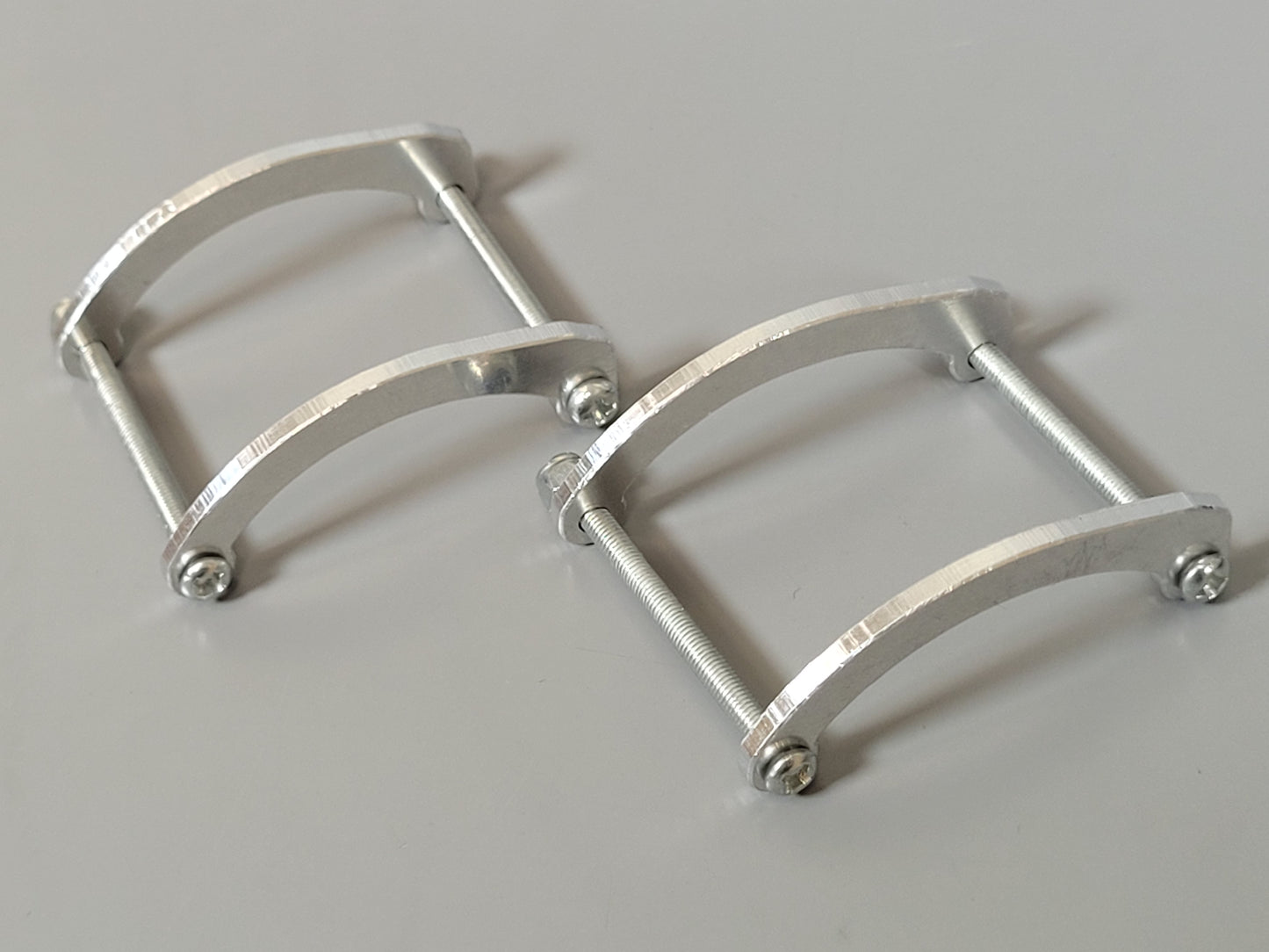 Pair Aluminum Axle Gear Box Bottom Protect Plate Bracket for Tamiya R/C 1/10 Super Clodbuster Bullhead