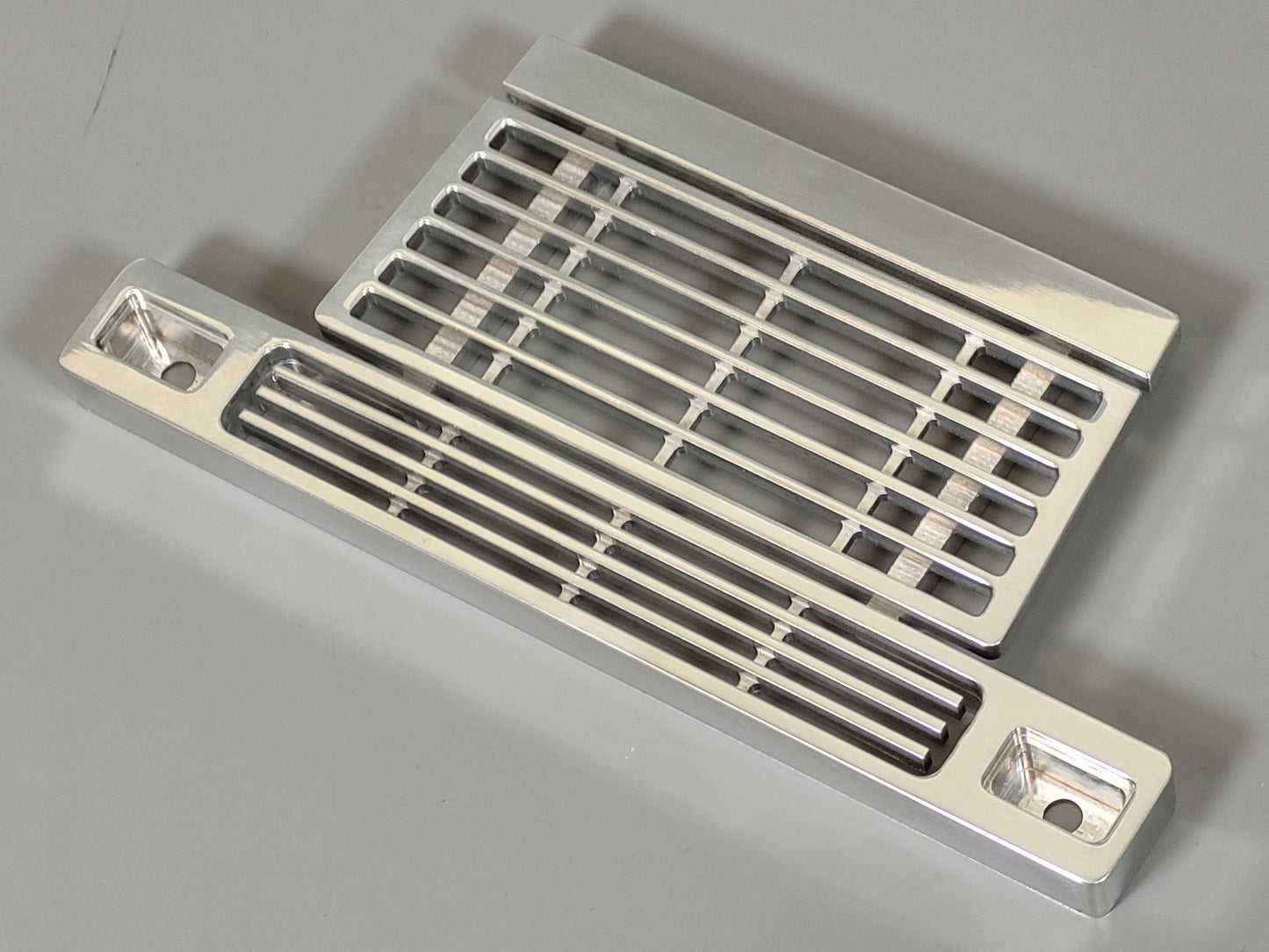 Aluminum Design Front Grill Mount Mounting Guard Plate for Tamiya R/C 1/14 Globeliner Semi Truck Tractor