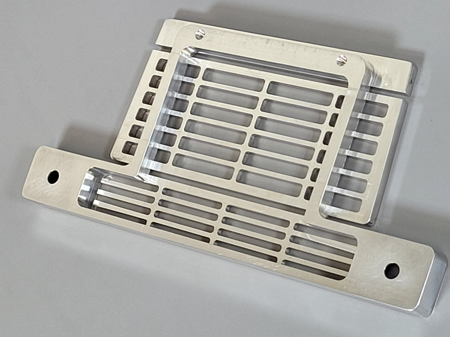 Aluminum Design Front Grill Mount Mounting Guard Plate for Tamiya R/C 1/14 Globeliner Semi Truck Tractor