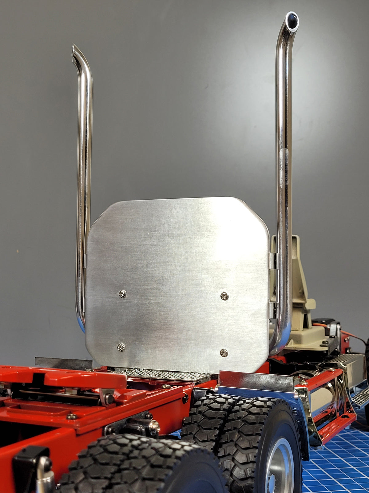 Aluminum Headache Exhaust Rack Chassis Mount Tamiya 1/14 Toy R/C GlobeLiner Aeromax Cascadia King Grand Hauler Scania