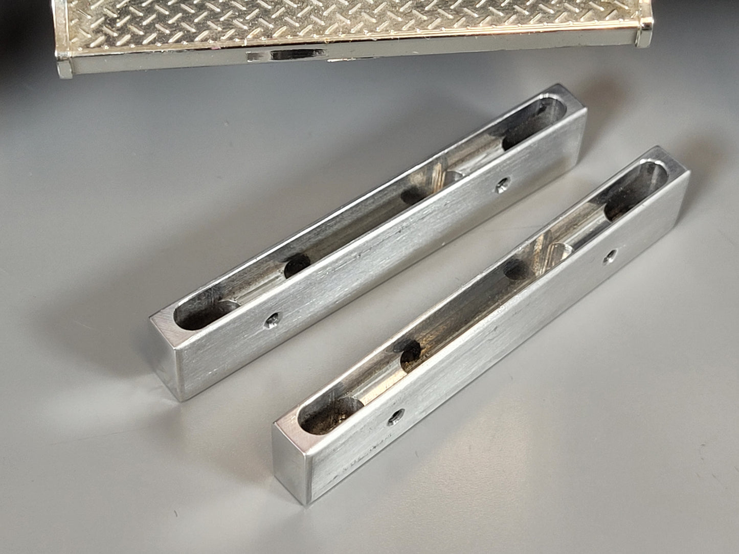 Pair Aluminum Housing Bracket Under Mounting Mount Side Step Trim for Tamiya R/C 1/14 King Grand Hauler