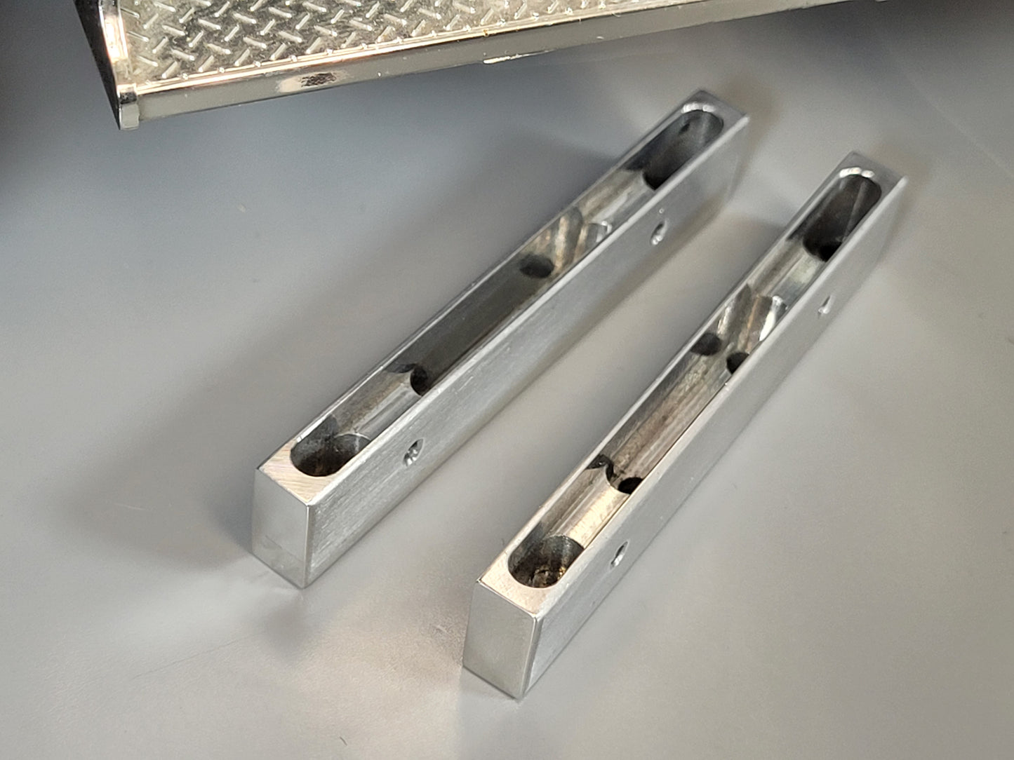Pair Aluminum Housing Bracket Under Mounting Mount Side Step Trim for Tamiya R/C 1/14 King Grand Hauler
