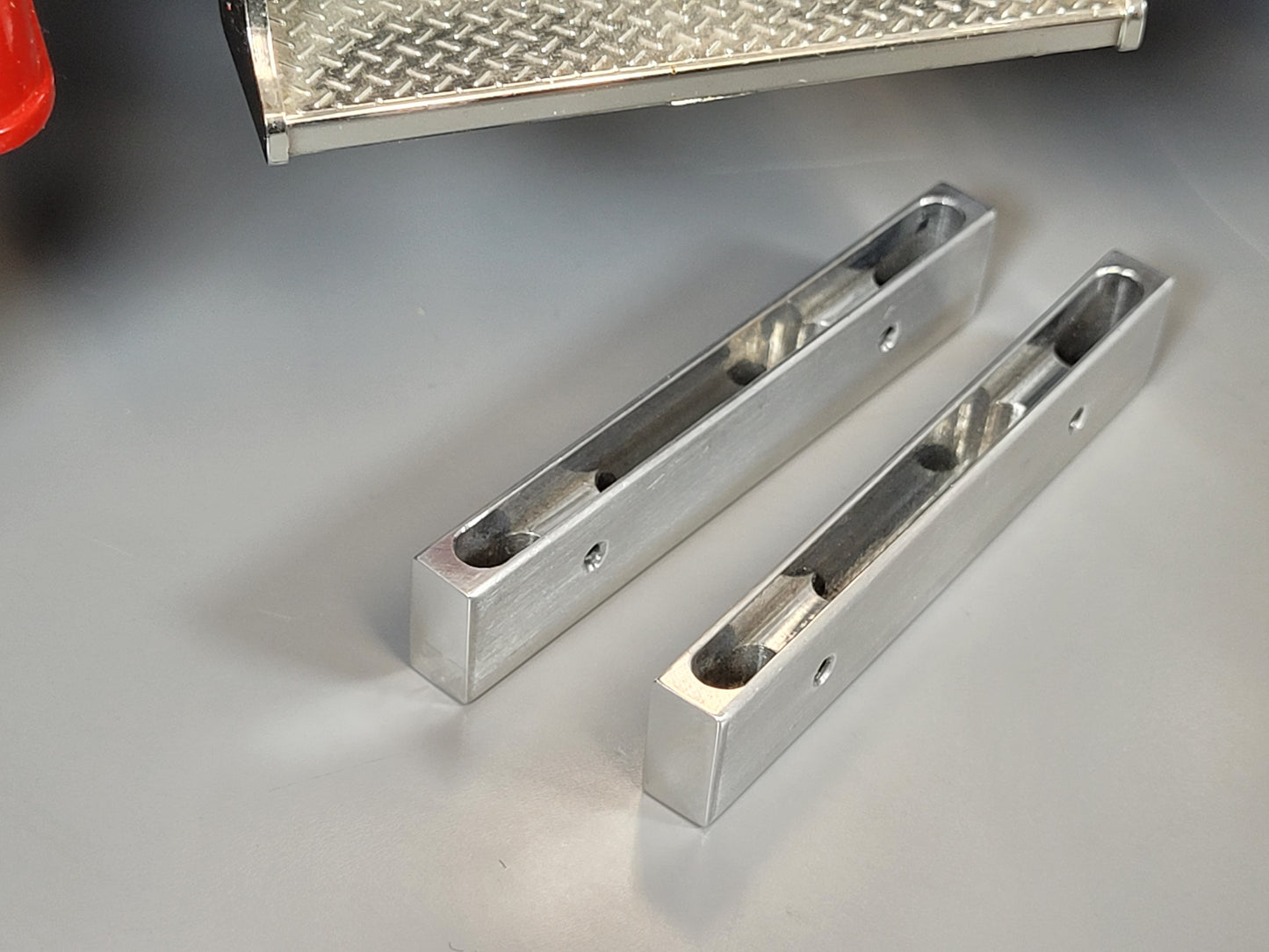 Pair Aluminum Housing Bracket Under Mounting Mount Side Step Trim for Tamiya R/C 1/14 King Grand Hauler