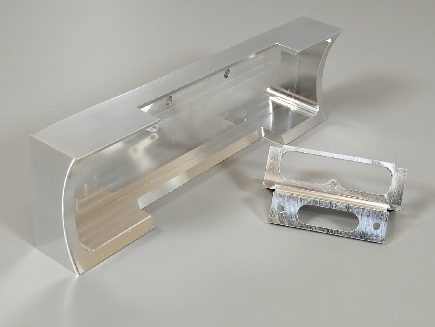 Aluminum Wide Bumper Style + Bumper Chassis Mount Bracket for Tamiya R/C 1/14 King Hauler Knight Hauler Grand Hauler Globeliner Semi Truck