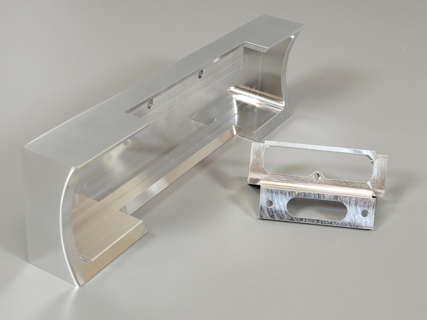 Aluminum Wide Bumper Style + Bumper Chassis Mount Bracket for Tamiya R/C 1/14 King Hauler Knight Hauler Grand Hauler Globeliner Semi Truck