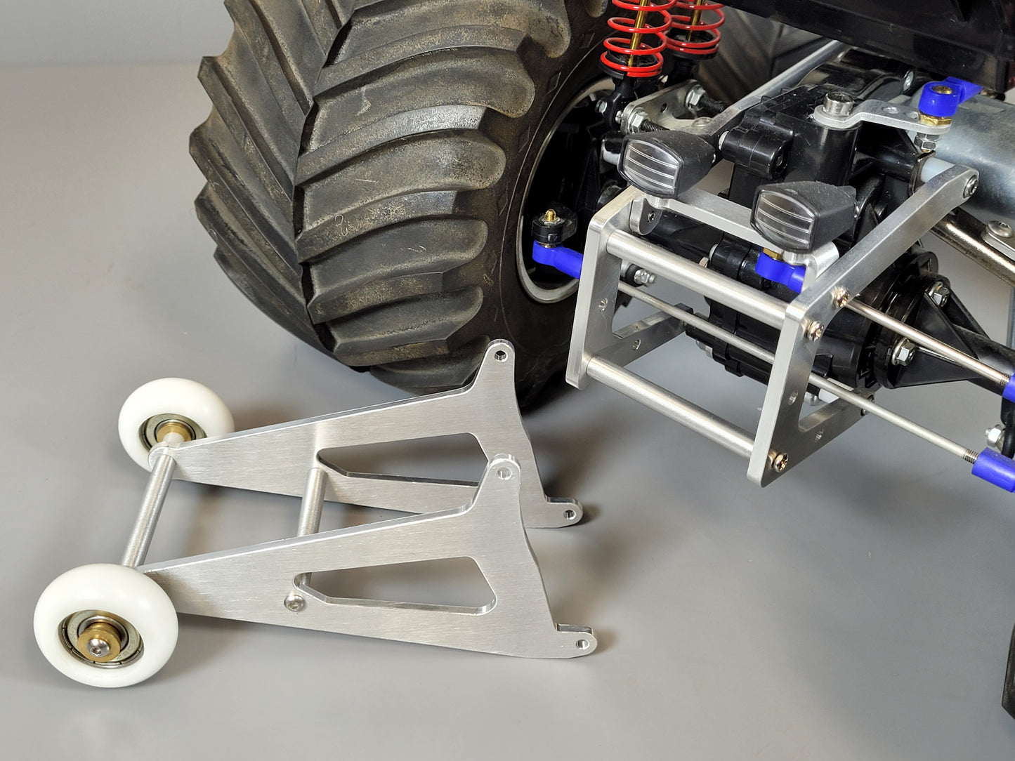 Aluminum Front Axle Mount Light Housing + Rear Axle Wheelie Bar Kit for Tamiya R/C 1/10 Super Clodbuster Bullhead