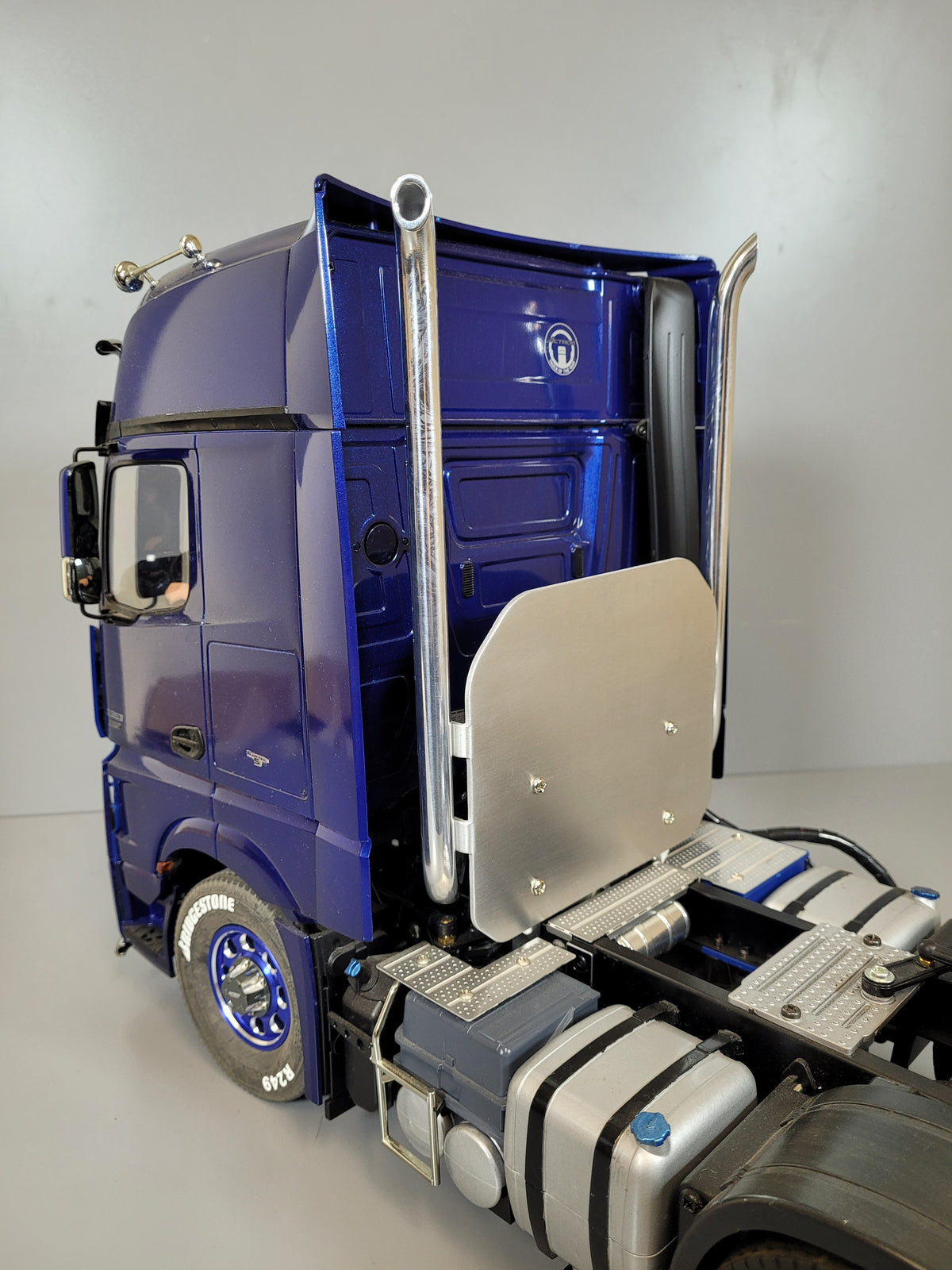 Aluminum Headache Exhaust Rack Chassis Mount Tamiya 1/14 Toy R/C GlobeLiner Aeromax Cascadia King Grand Hauler Scania
