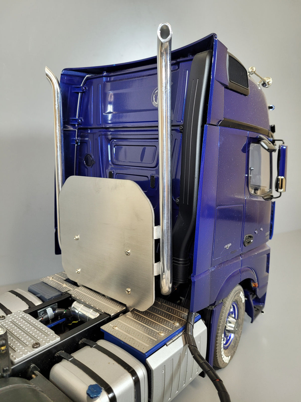 Aluminum Headache Exhaust Rack Chassis Mount Tamiya 1/14 Toy R/C GlobeLiner Aeromax Cascadia King Grand Hauler Scania