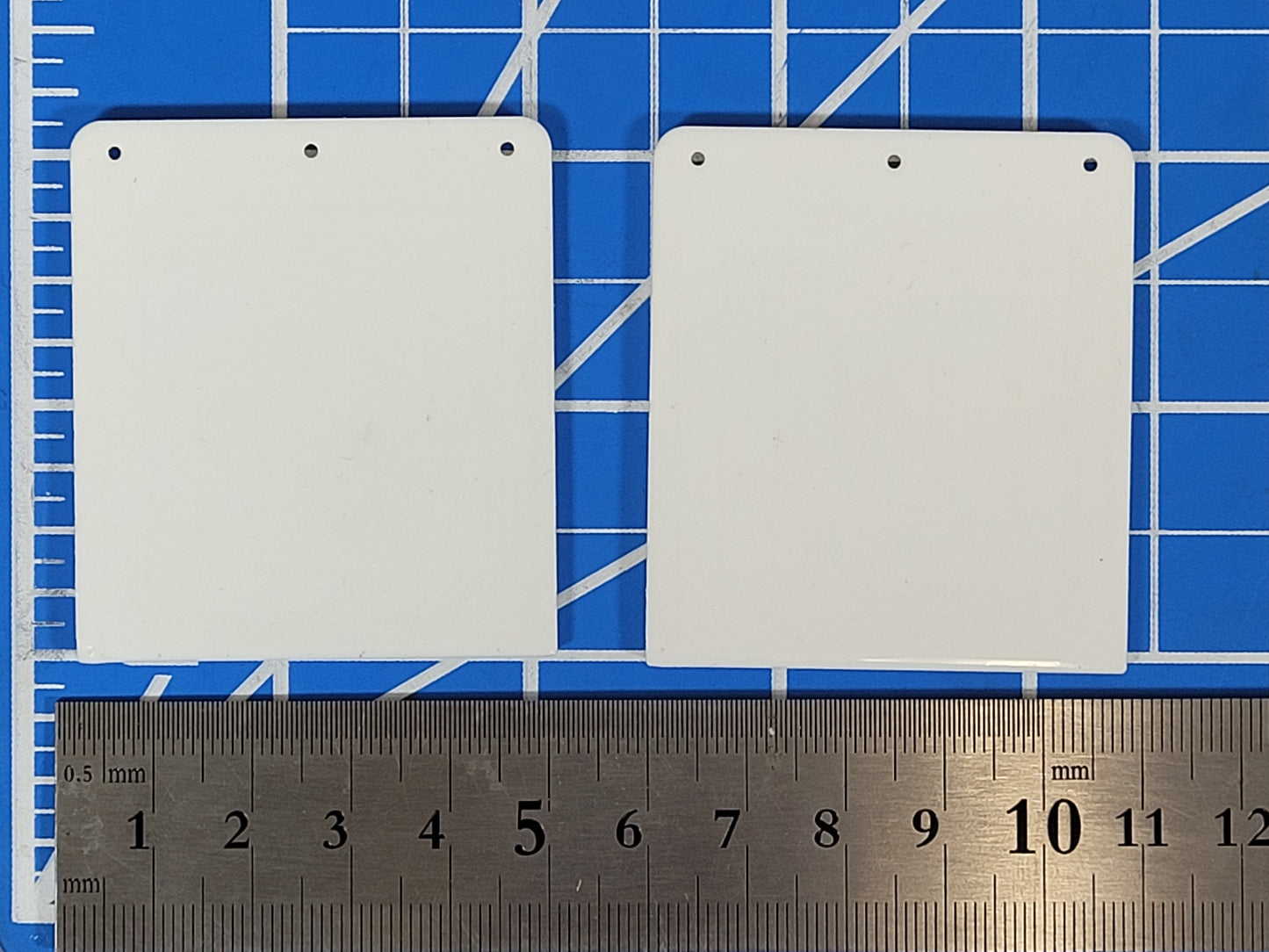 Pair Toy Mud Flap Guard Mount Mounting Plate "Peterbilt" Logo Print for Tamiya R/C 1/14 King Hauler Grand Hauler Knight Hauler Globeliner Cascadia Aeromax