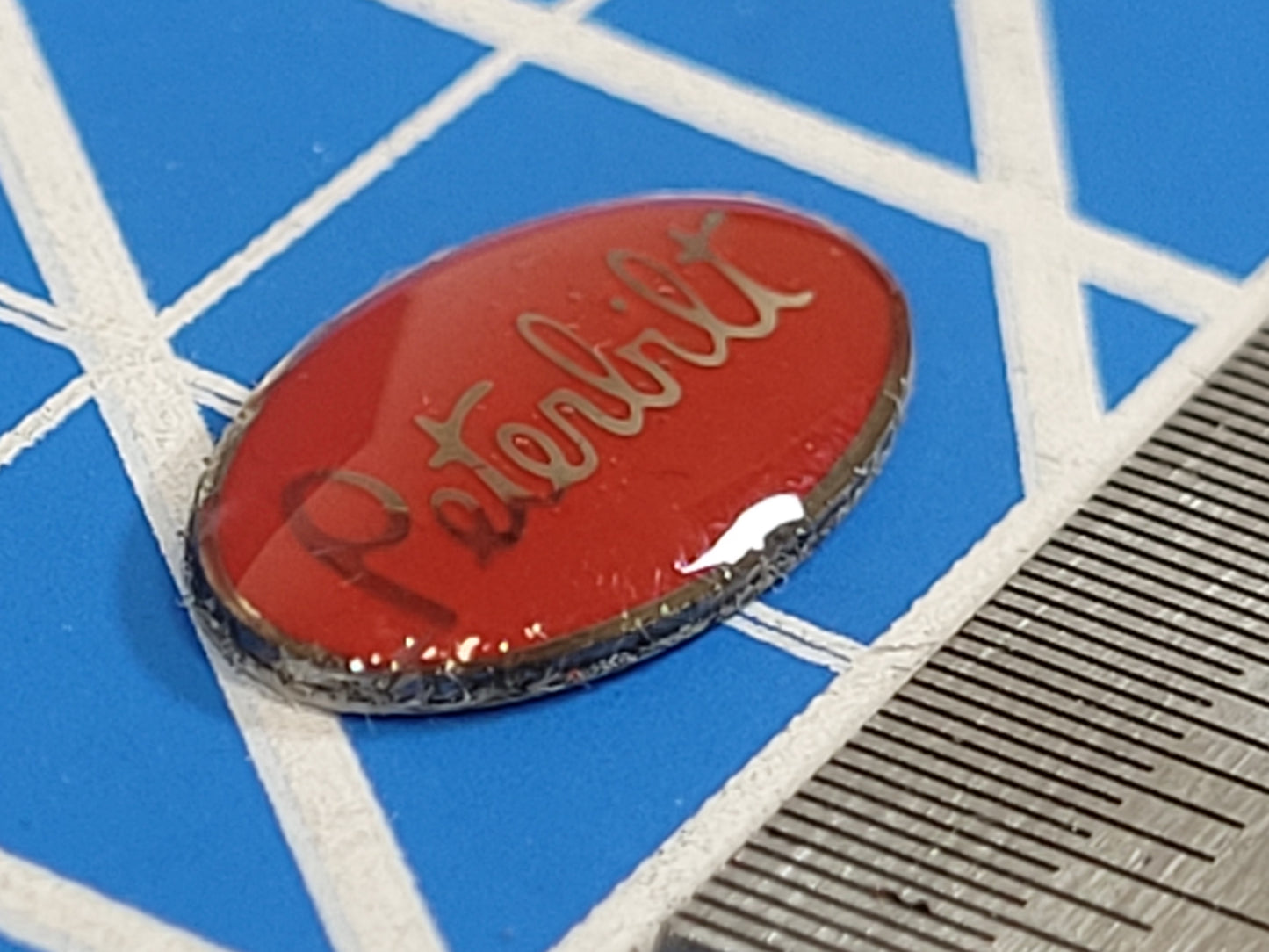 1pc 1.6cm 3D Oval Peterbilt Logo Emblem Sign for Tamiya Toy 1/14 King Hauler Grand Hauler Knight Hauler Cascadia Globeliner Aeromax Semi Truck