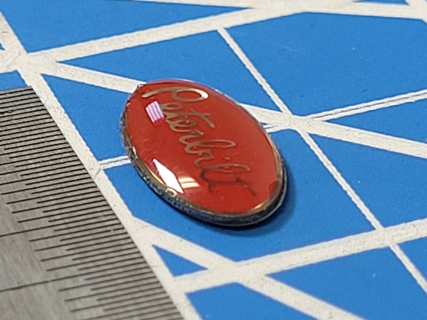 1pc 1.6cm 3D Oval Peterbilt Logo Emblem Sign for Tamiya Toy 1/14 King Hauler Grand Hauler Knight Hauler Cascadia Globeliner Aeromax Semi Truck
