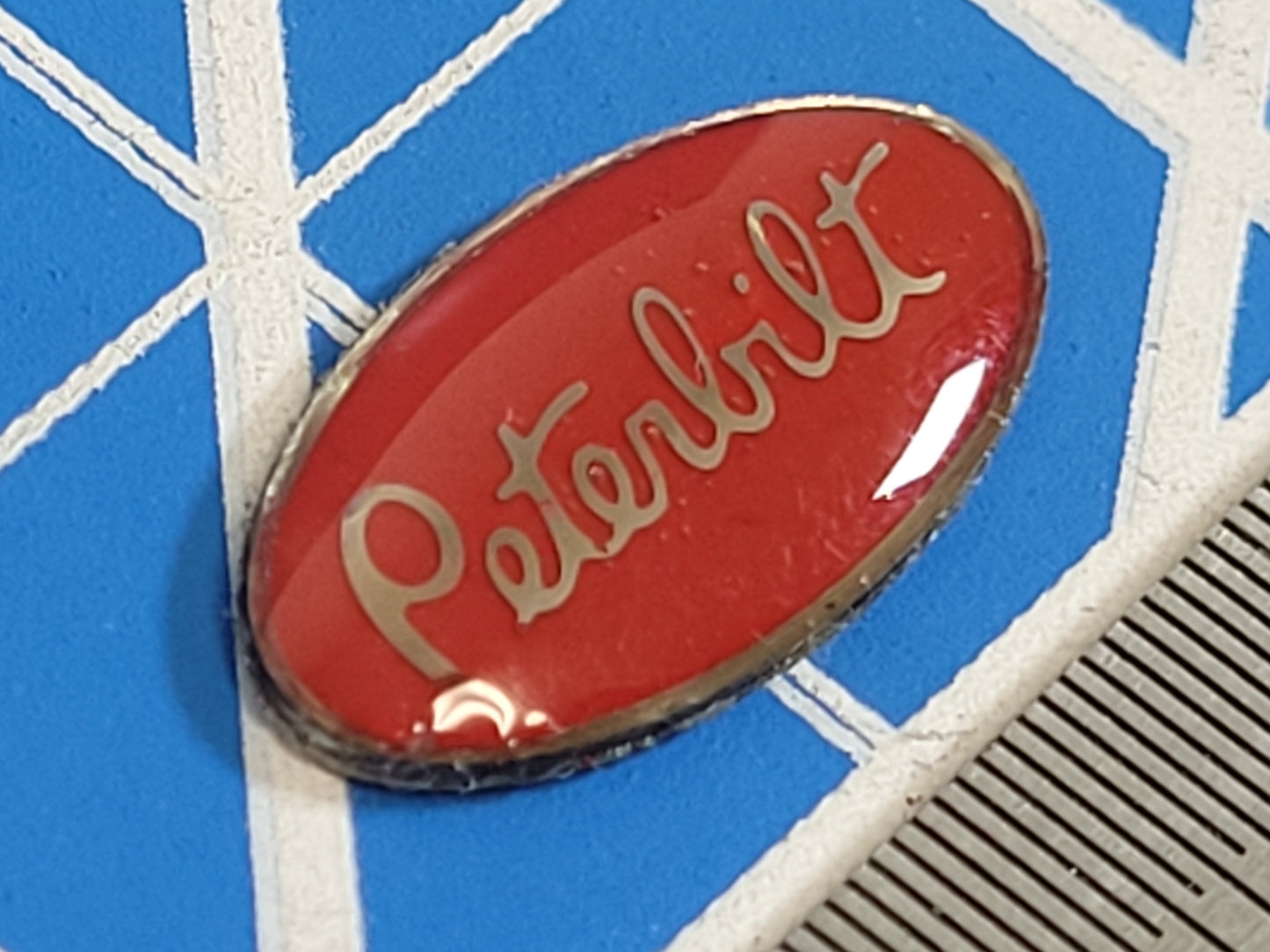 1pc 1.6cm 3D Oval Peterbilt Logo Emblem Sign for Tamiya Toy 1/14 King Hauler Grand Hauler Knight Hauler Cascadia Globeliner Aeromax Semi Truck