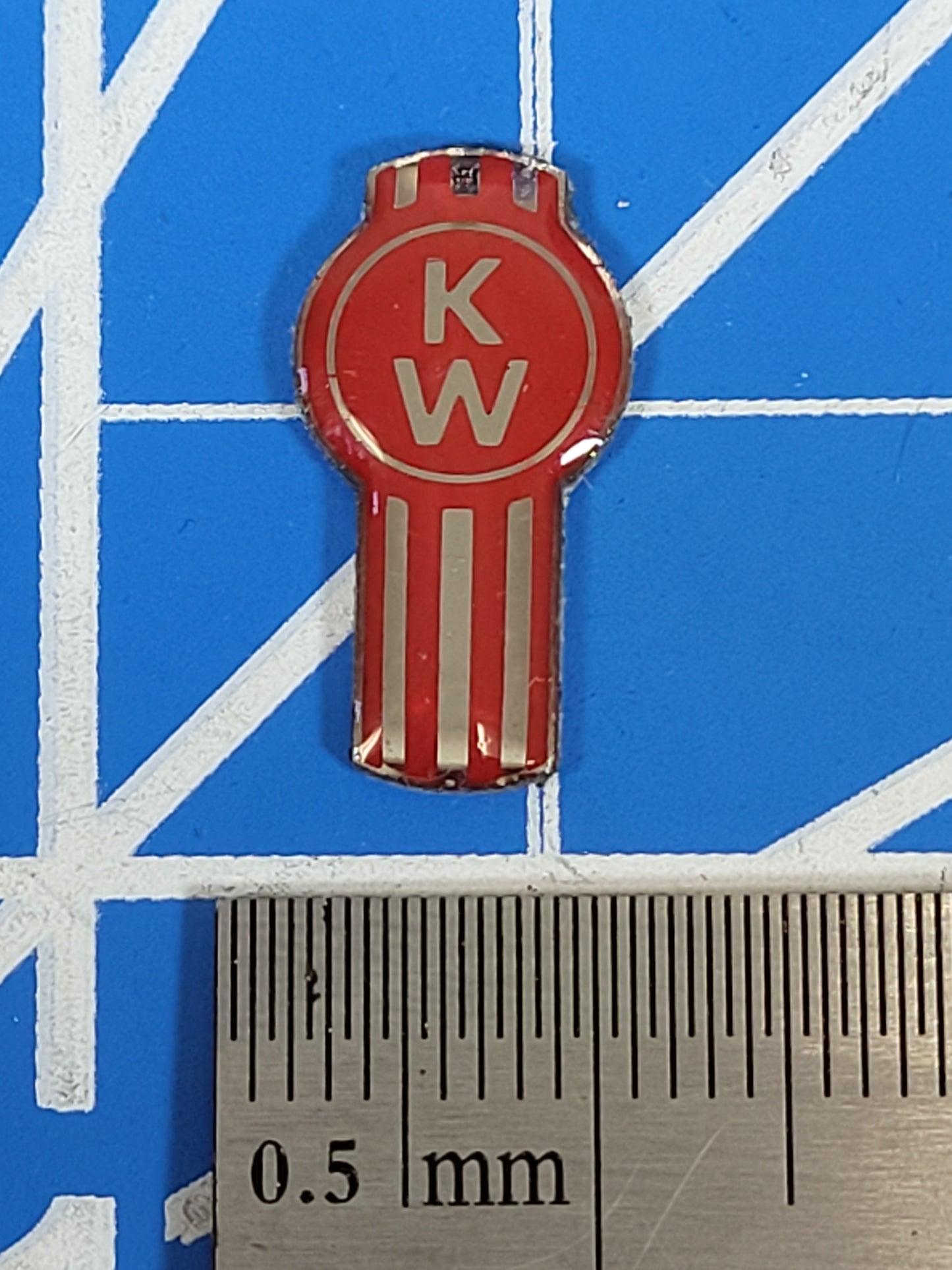 1.8cm Kenworth KW 3D Logo Emblem Sticker for Tamiya Toy R/C 1/14 King Grand Knight Hauler Globeliner Semi Tractor Truck