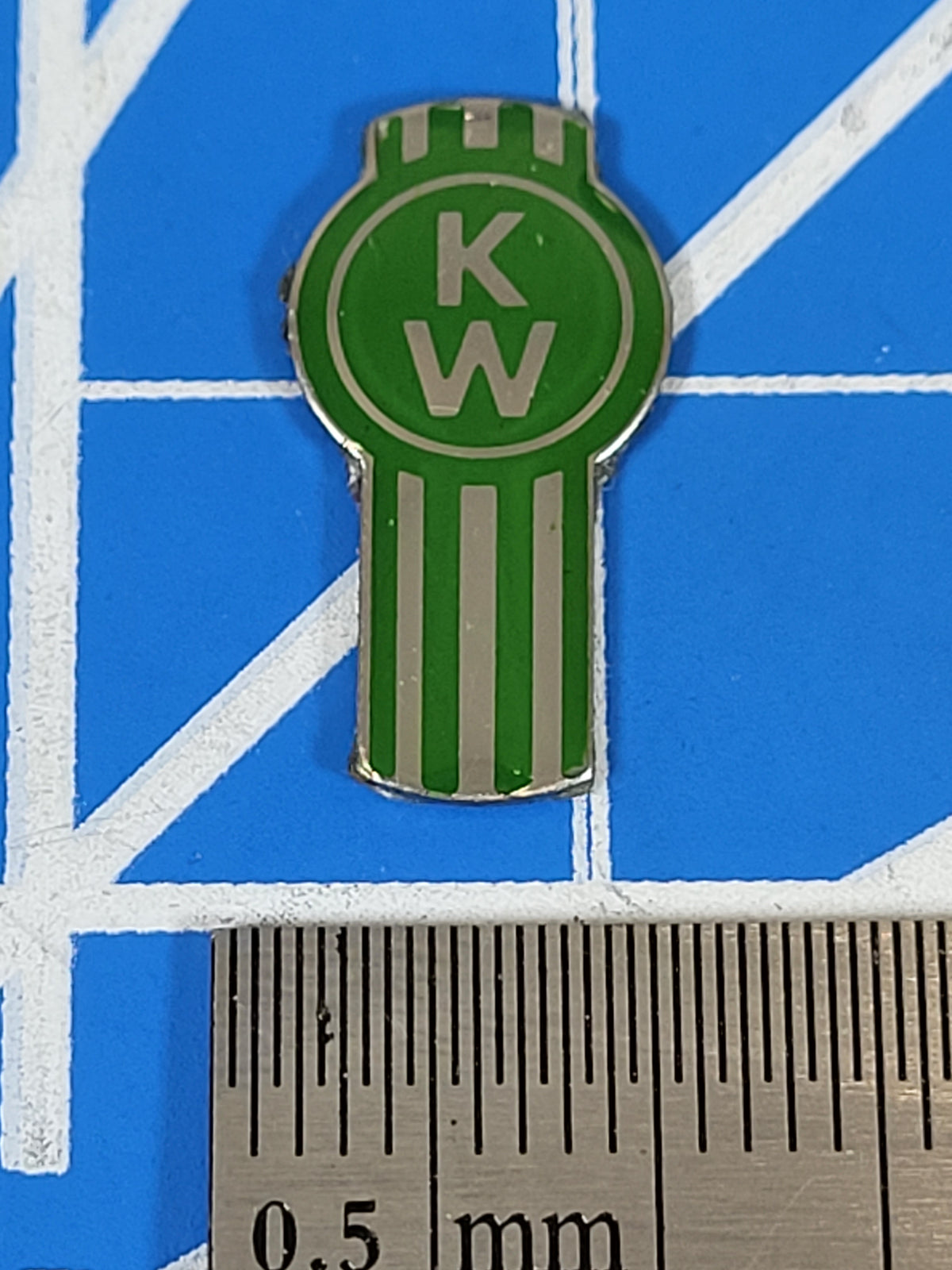 1.8cm Toy Green "KW" Kenworth Logo Emblem Sign Emblem Tamiya R/C 1/14 King Grand Knight Hauler