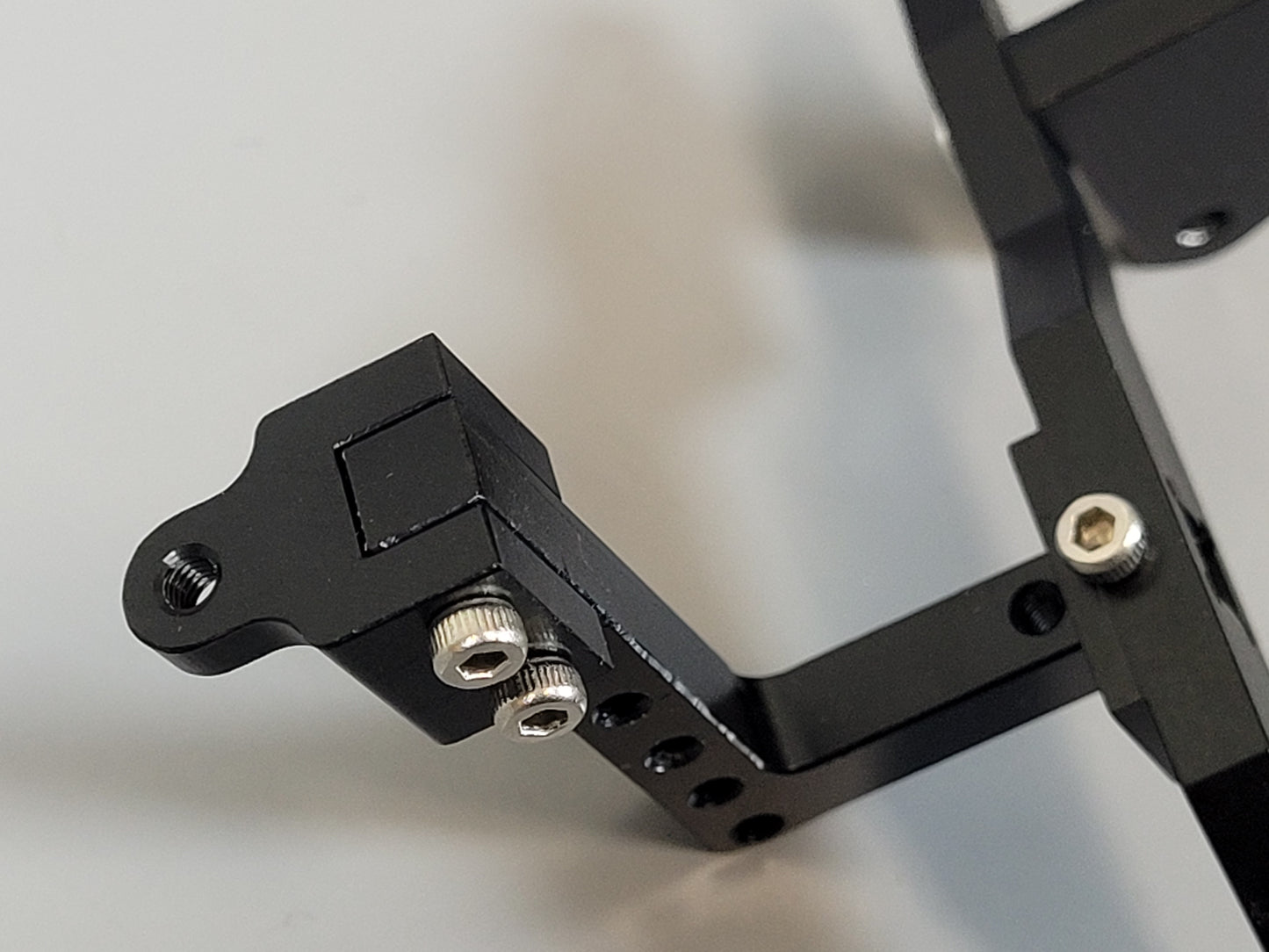 Rear Adjustable Metal Tow Hitch Mount Bracket Kit for Tamiya 1/10 R/C Toyota Hilux High Lift Truck