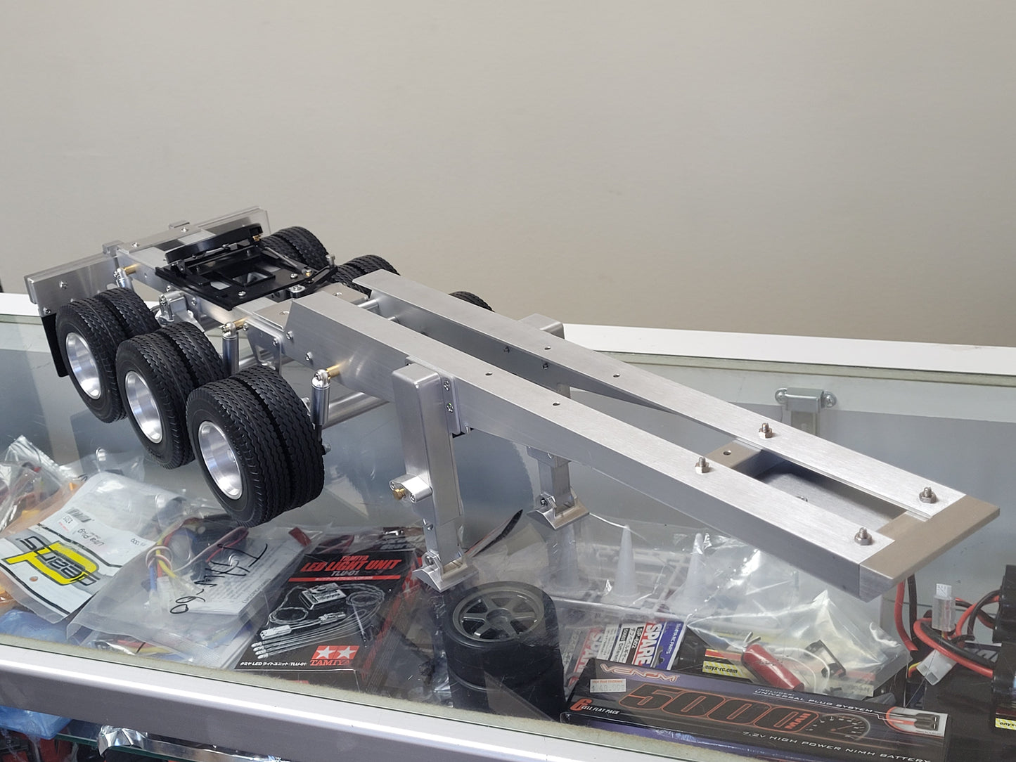 Aluminum Toy R/C 3-Axle Dolly Carrier Trailer Tractor 5th wheel Coupler for Tamiya 1/14 King Hauler Grand Hauler Knight Hauler Globeliner Scania Actros Volvo Semi Truck