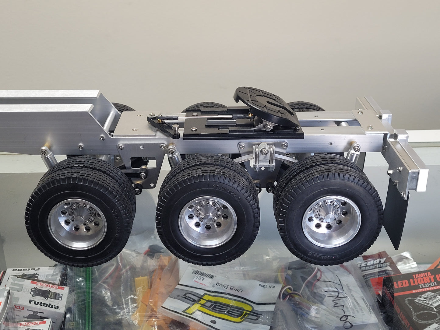 Aluminum Toy R/C 3-Axle Dolly Carrier Trailer Tractor 5th wheel Coupler for Tamiya 1/14 King Hauler Grand Hauler Knight Hauler Globeliner Scania Actros Volvo Semi Truck