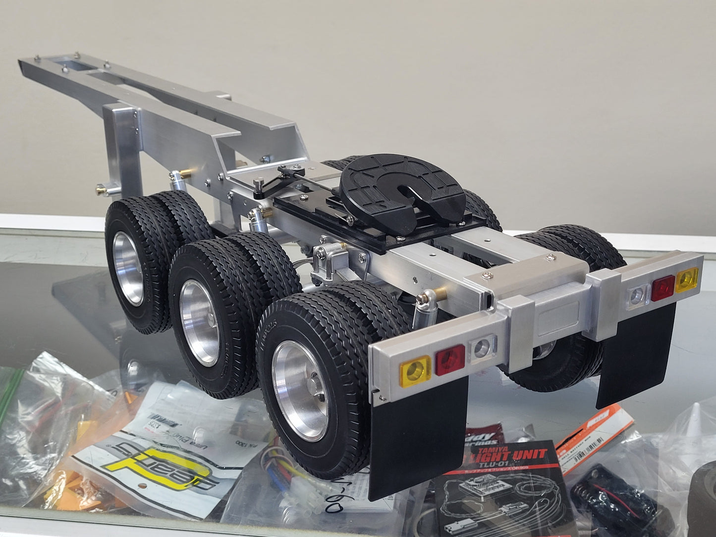 Aluminum Toy R/C 3-Axle Dolly Carrier Trailer Tractor 5th wheel Coupler for Tamiya 1/14 King Hauler Grand Hauler Knight Hauler Globeliner Scania Actros Volvo Semi Truck