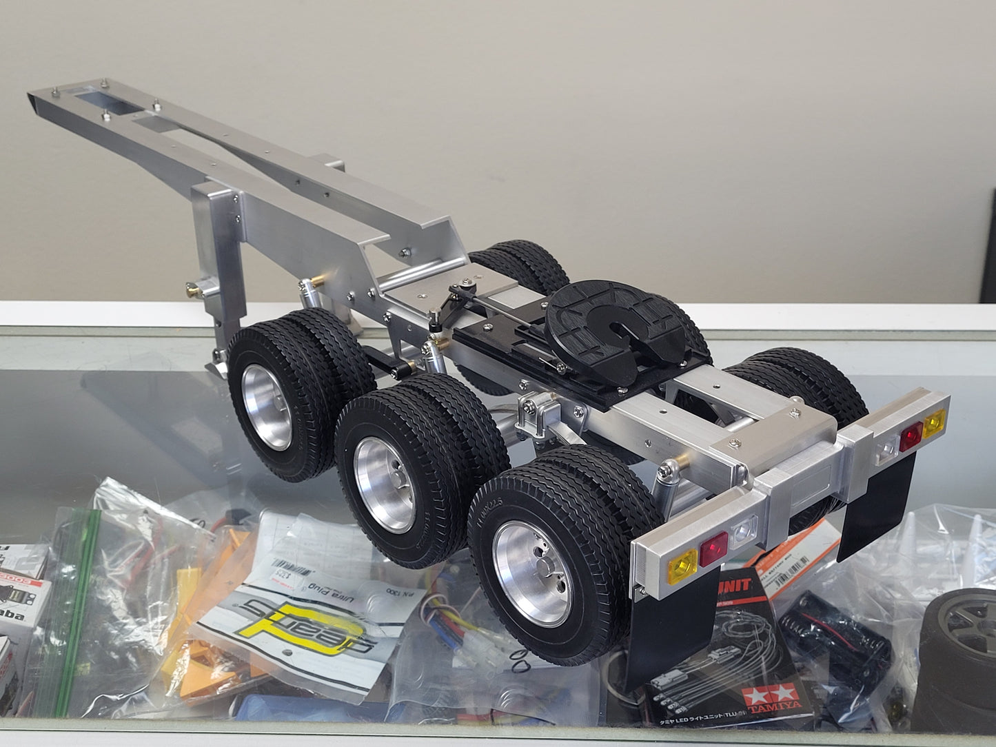 Aluminum Toy R/C 3-Axle Dolly Carrier Trailer Tractor 5th wheel Coupler for Tamiya 1/14 King Hauler Grand Hauler Knight Hauler Globeliner Scania Actros Volvo Semi Truck